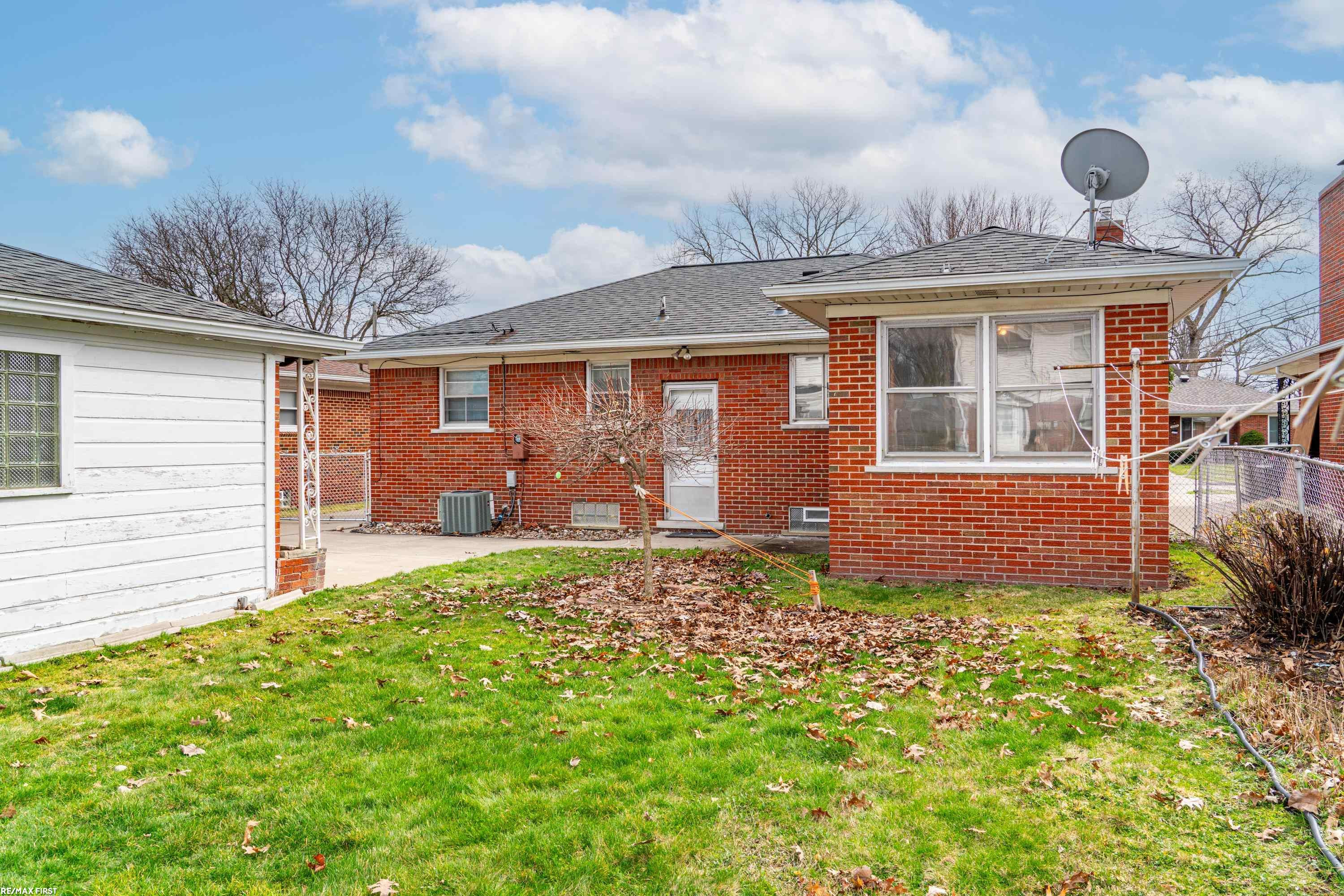 20219 Chalon Street, Saint Clair Shores, MI 48080 — Photo 6