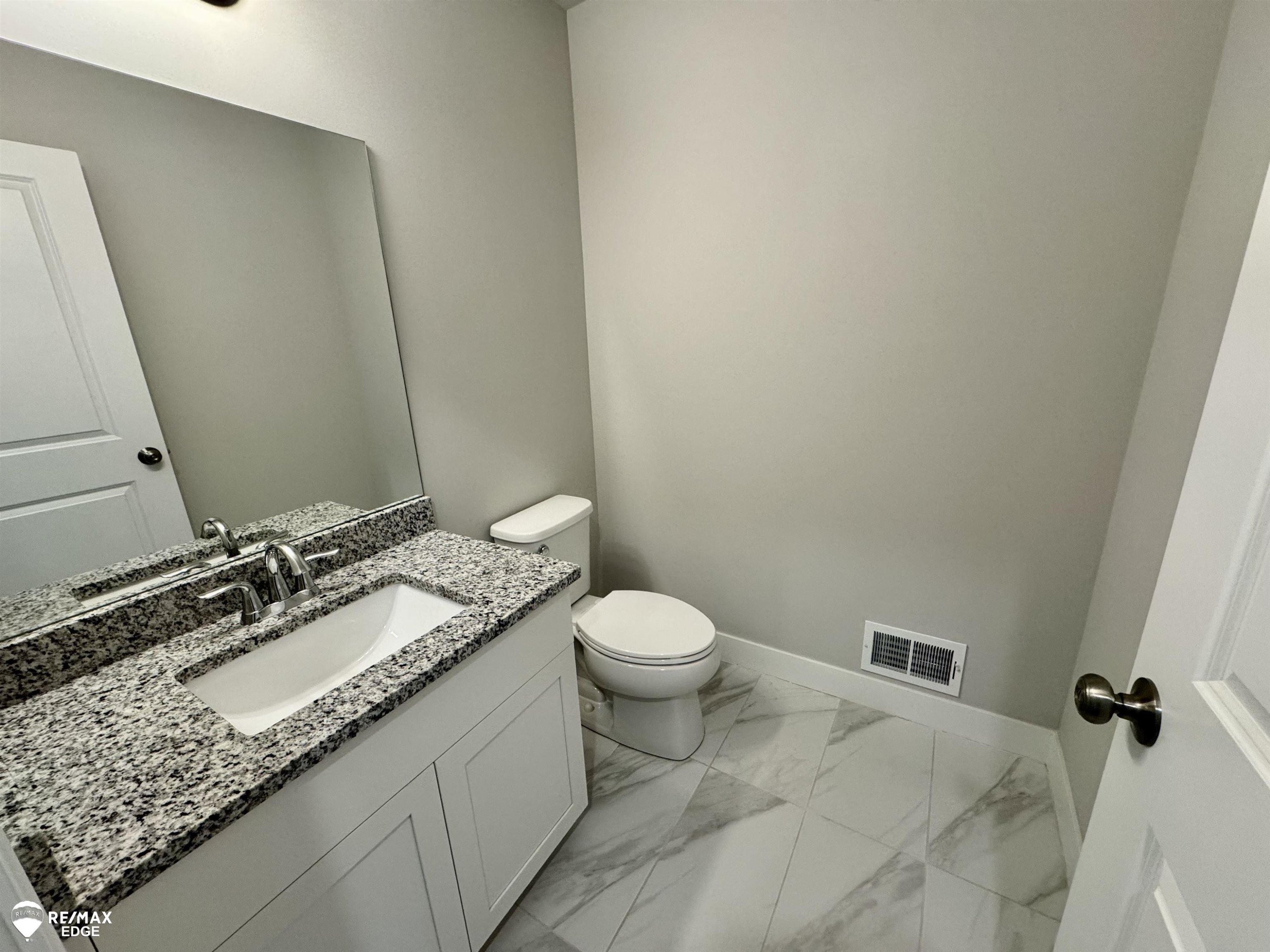 8341 Peninsula Circle, Grand Blanc, MI 48439 — Photo 11