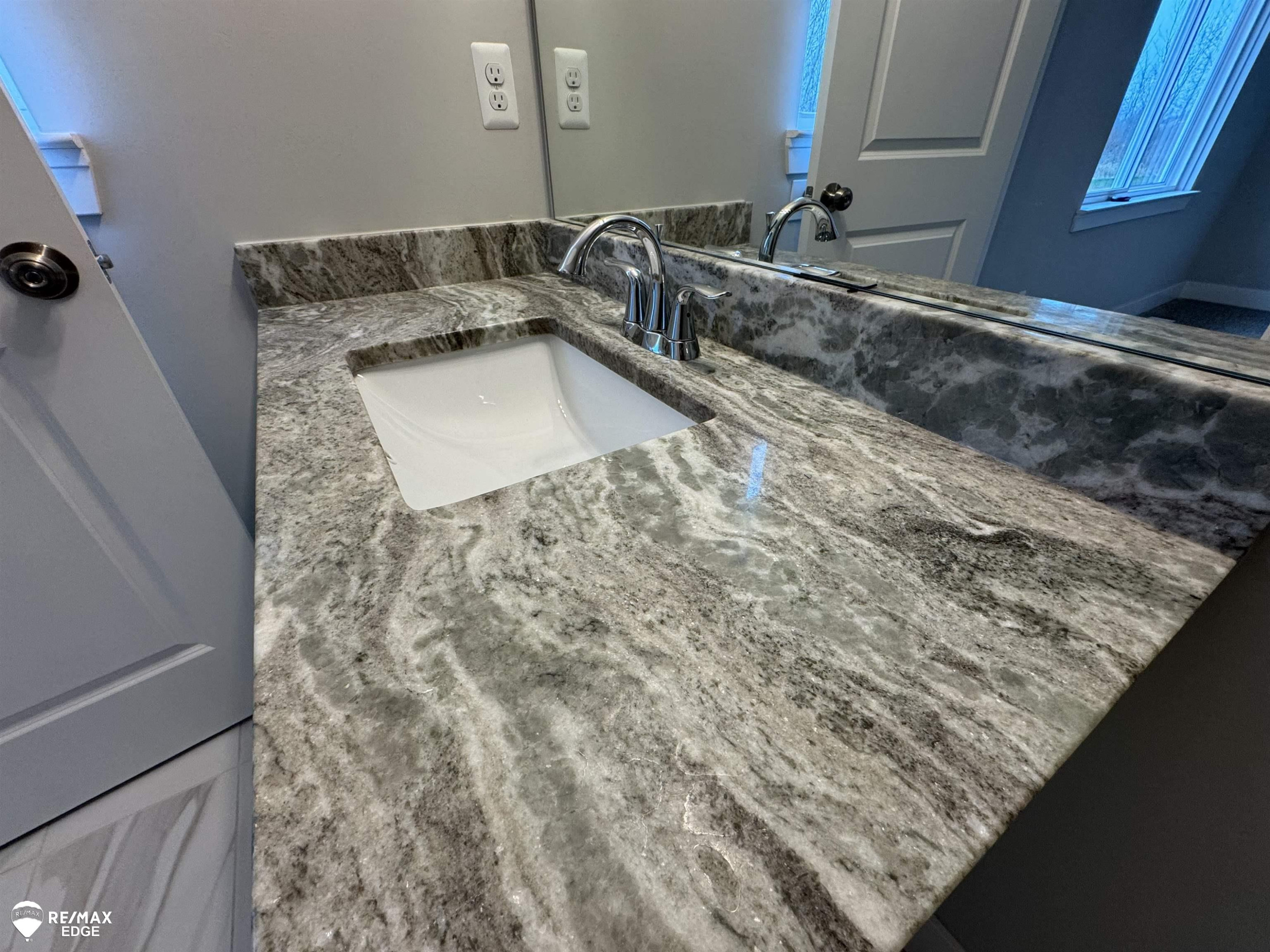 8341 Peninsula Circle, Grand Blanc, MI 48439 — Photo 12