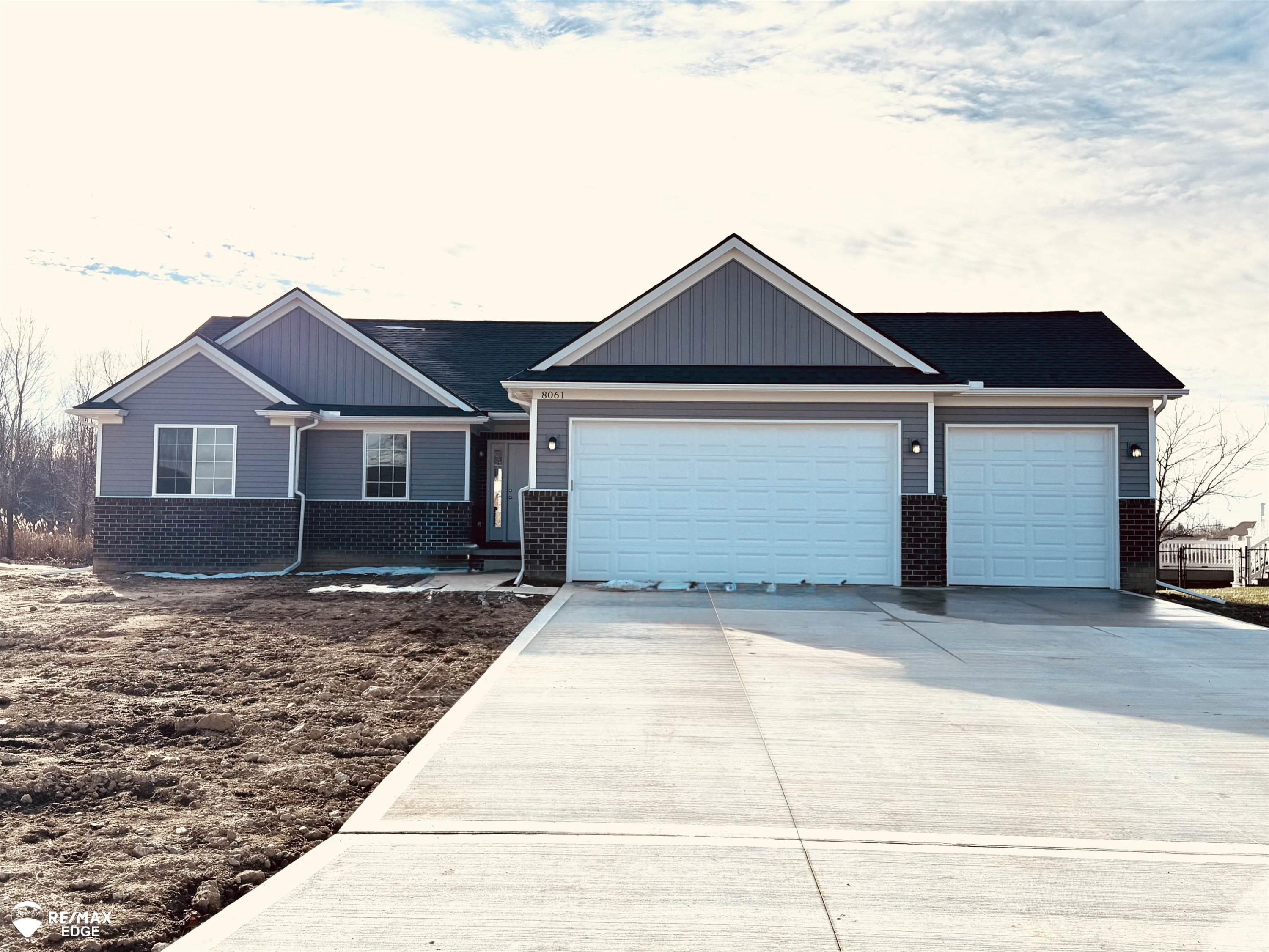 8341 Peninsula Circle, Grand Blanc, MI 48439 — Photo 17