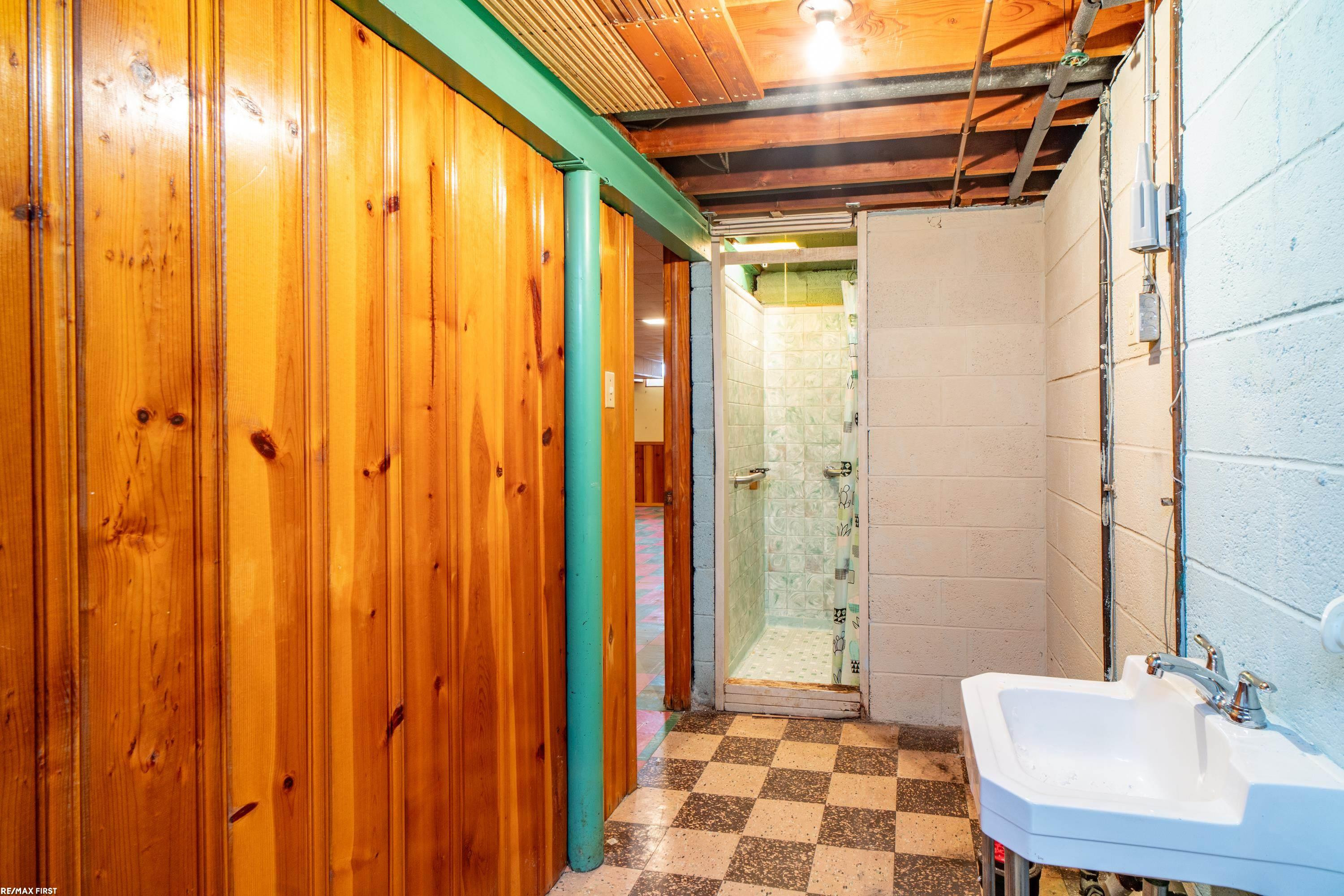 20219 Chalon Street, Saint Clair Shores, MI 48080 — Photo 35
