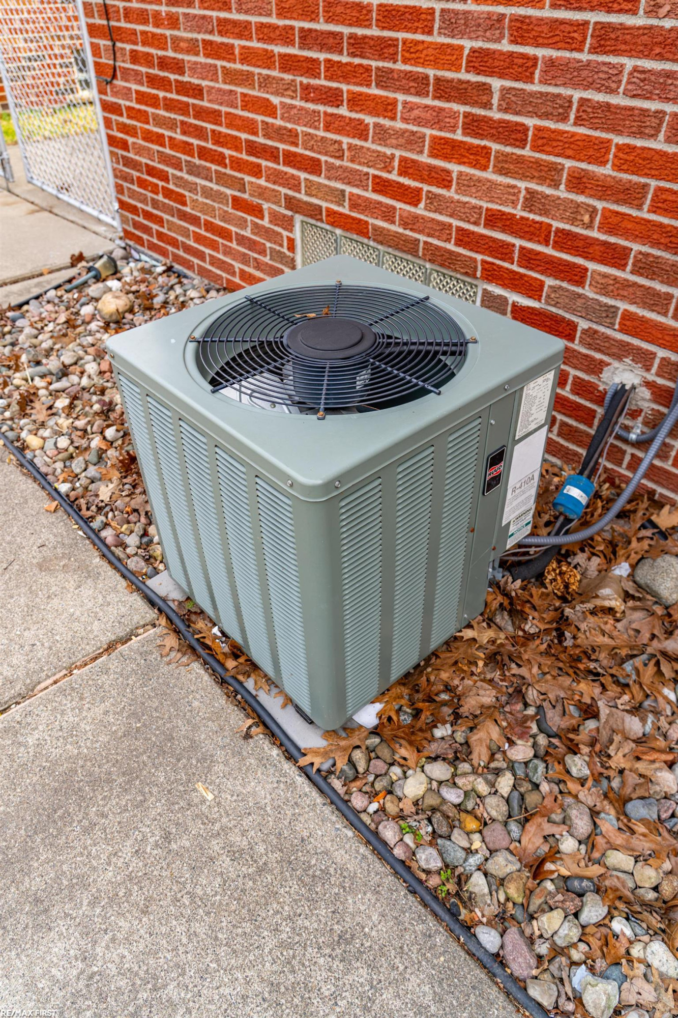 20219 Chalon Street, Saint Clair Shores, MI 48080 — Photo 38
