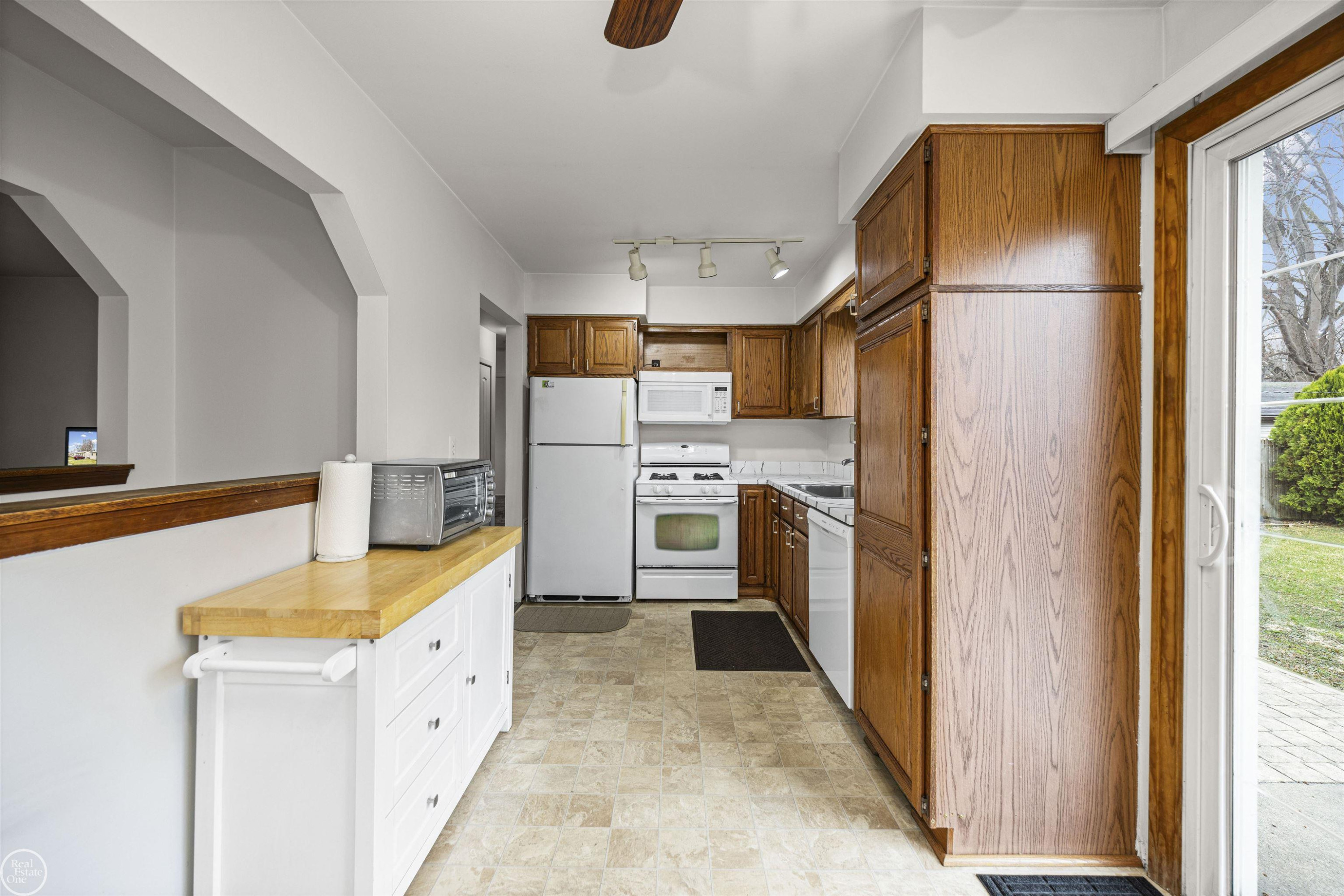 24320 Trombley Street, Clinton Twp, MI 48035 — Photo 13