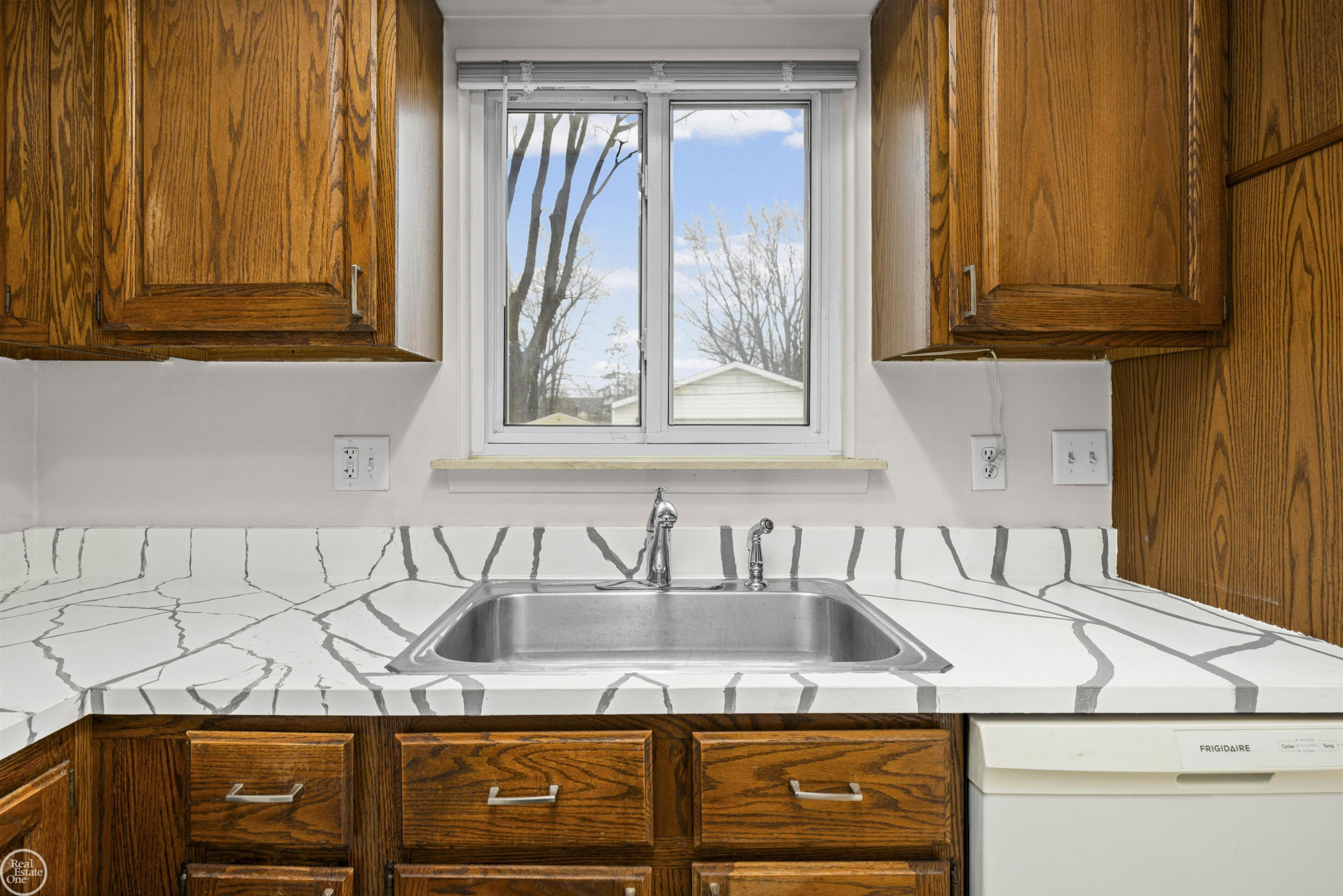 24320 Trombley Street, Clinton Twp, MI 48035 — Photo 14