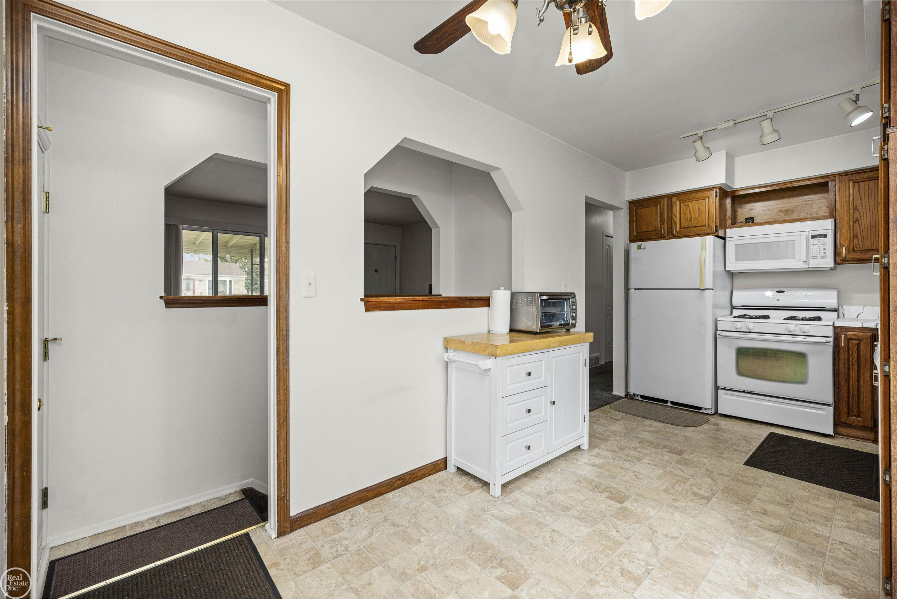 24320 Trombley Street, Clinton Twp, MI 48035 — Photo 18