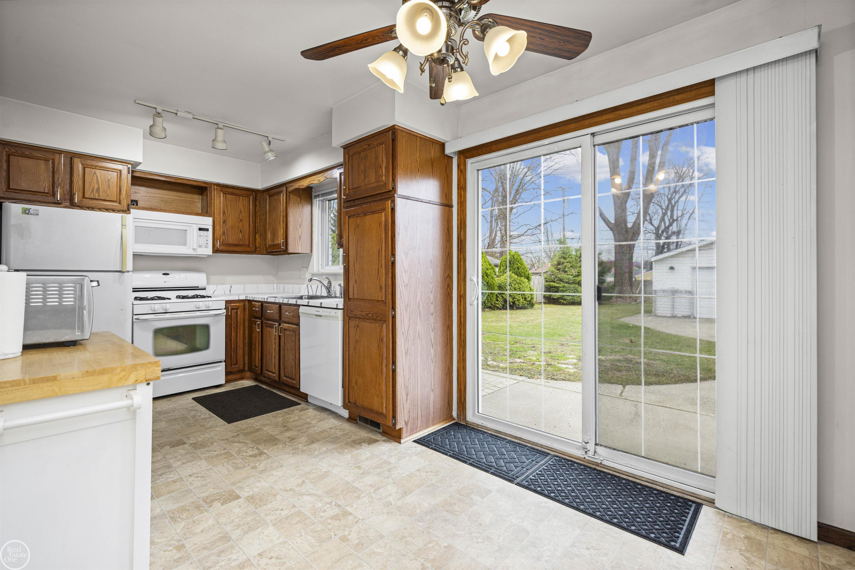 24320 Trombley Street, Clinton Twp, MI 48035 — Photo 19