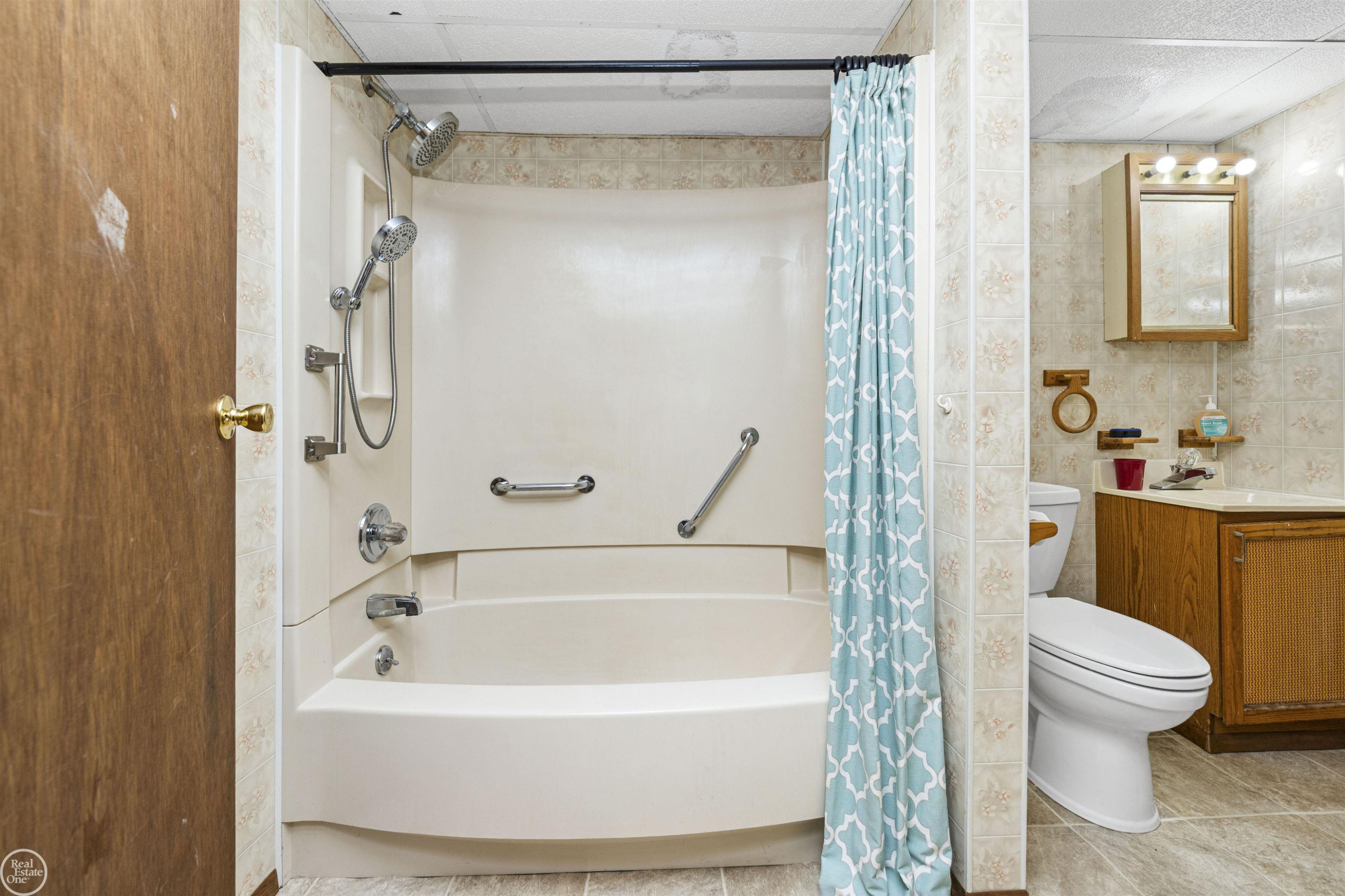 24320 Trombley Street, Clinton Twp, MI 48035 — Photo 32
