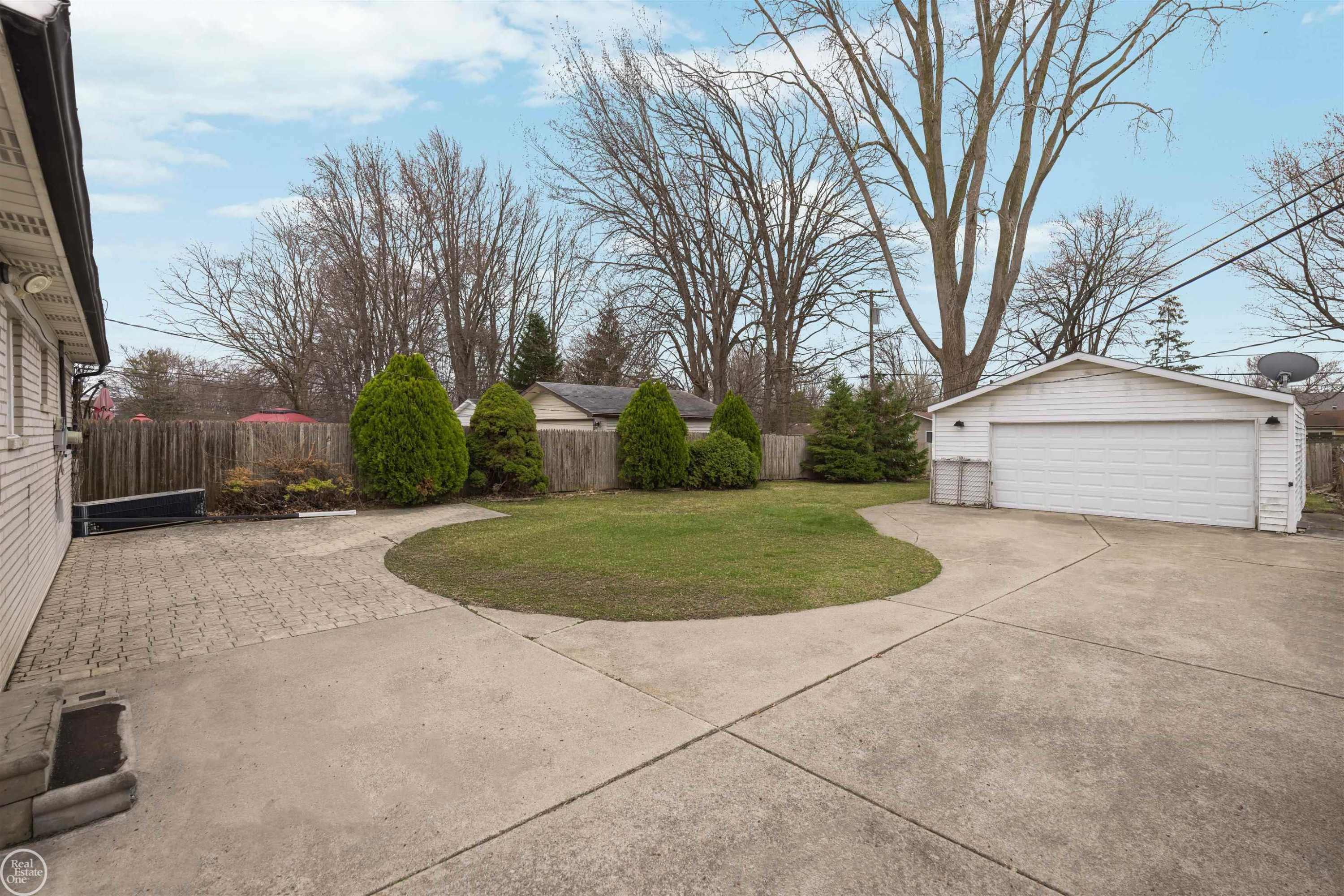 24320 Trombley Street, Clinton Twp, MI 48035 — Photo 36