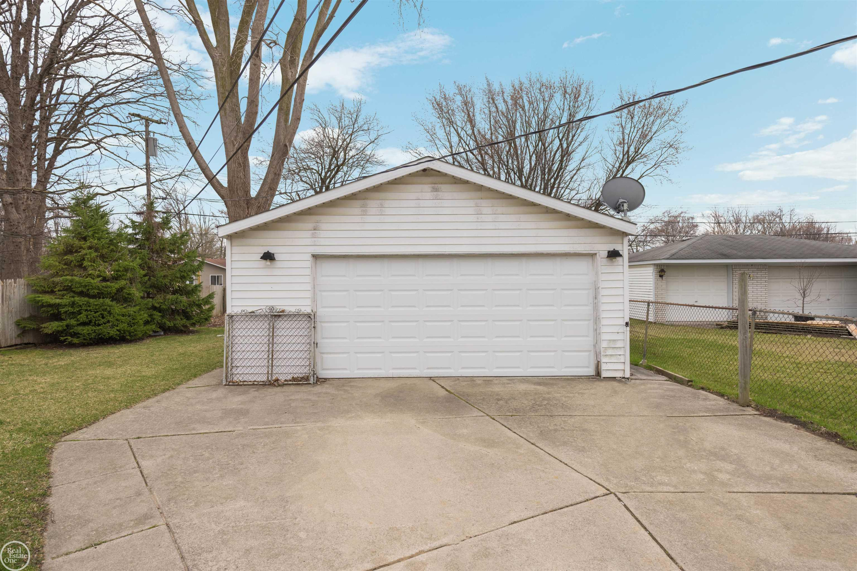 24320 Trombley Street, Clinton Twp, MI 48035 — Photo 37