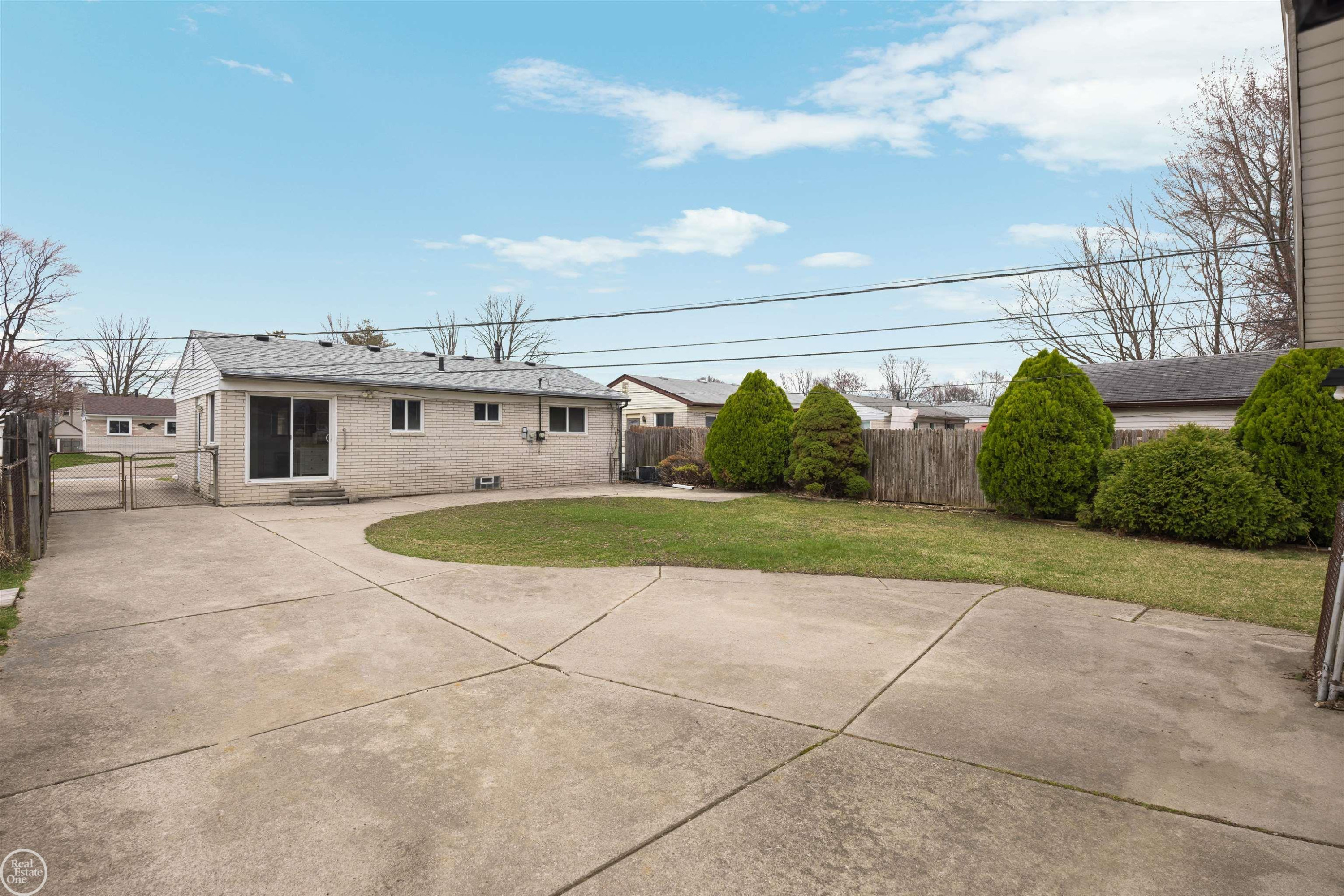 24320 Trombley Street, Clinton Twp, MI 48035 — Photo 38