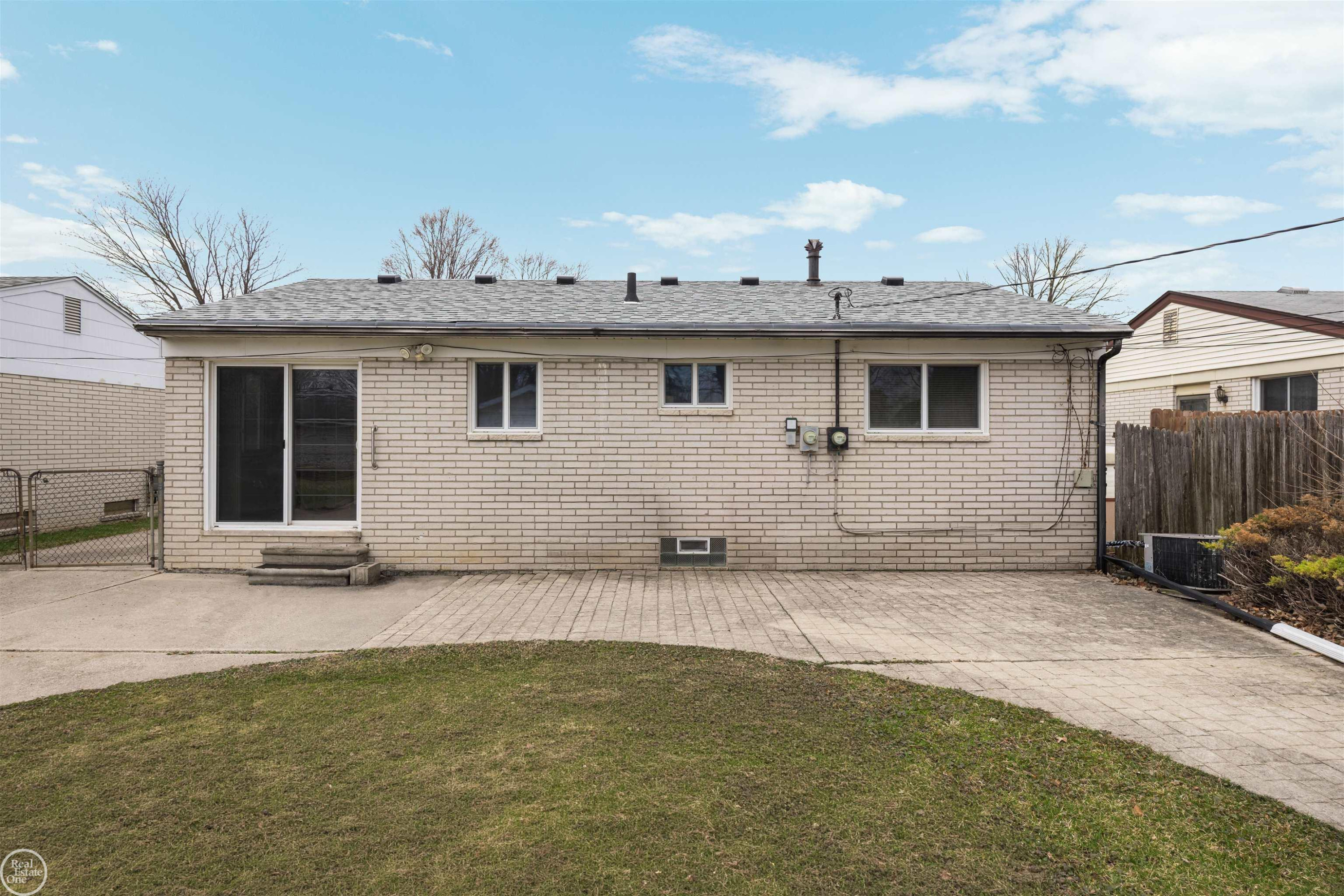 24320 Trombley Street, Clinton Twp, MI 48035 — Photo 39