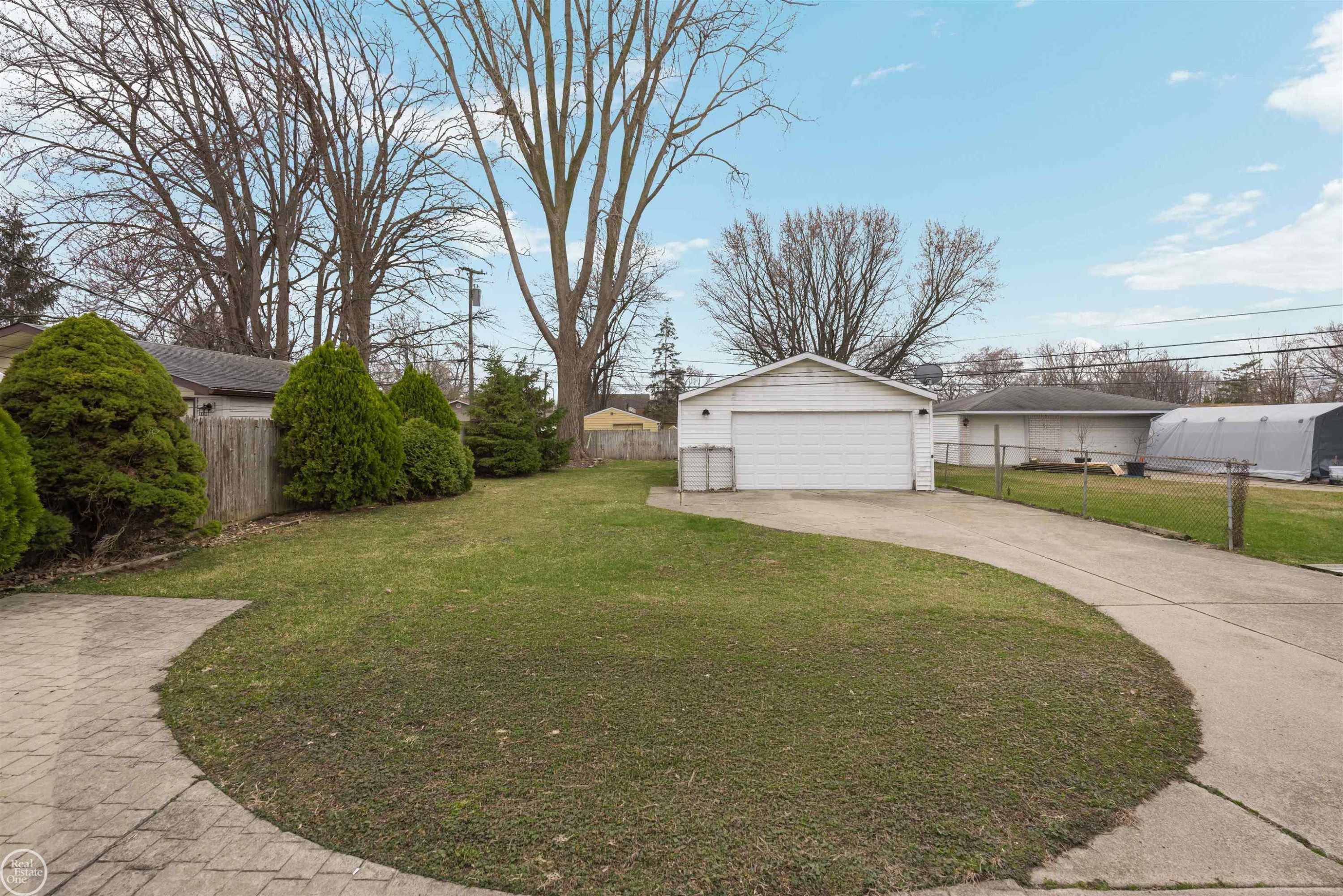 24320 Trombley Street, Clinton Twp, MI 48035 — Photo 41