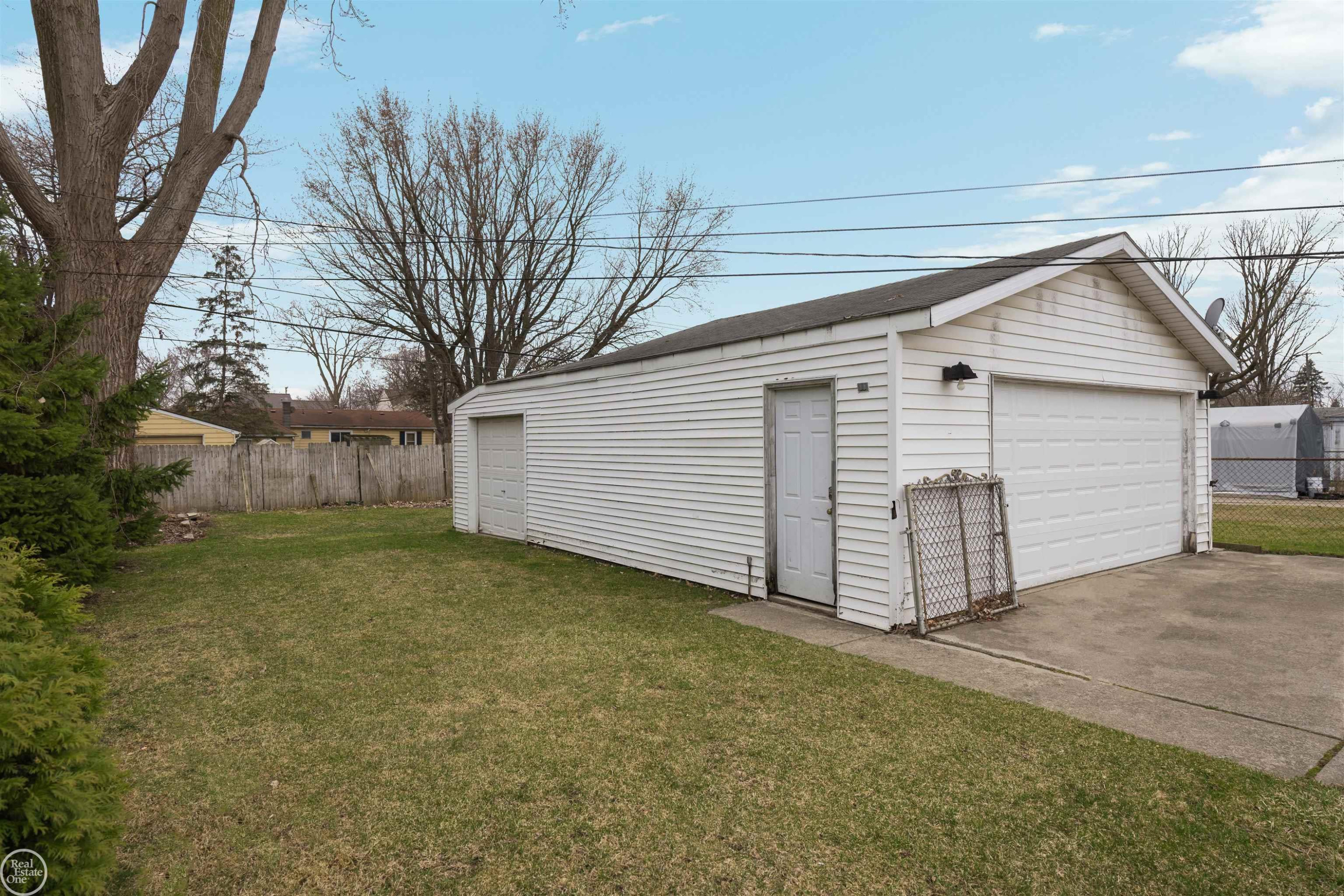 24320 Trombley Street, Clinton Twp, MI 48035 — Photo 43