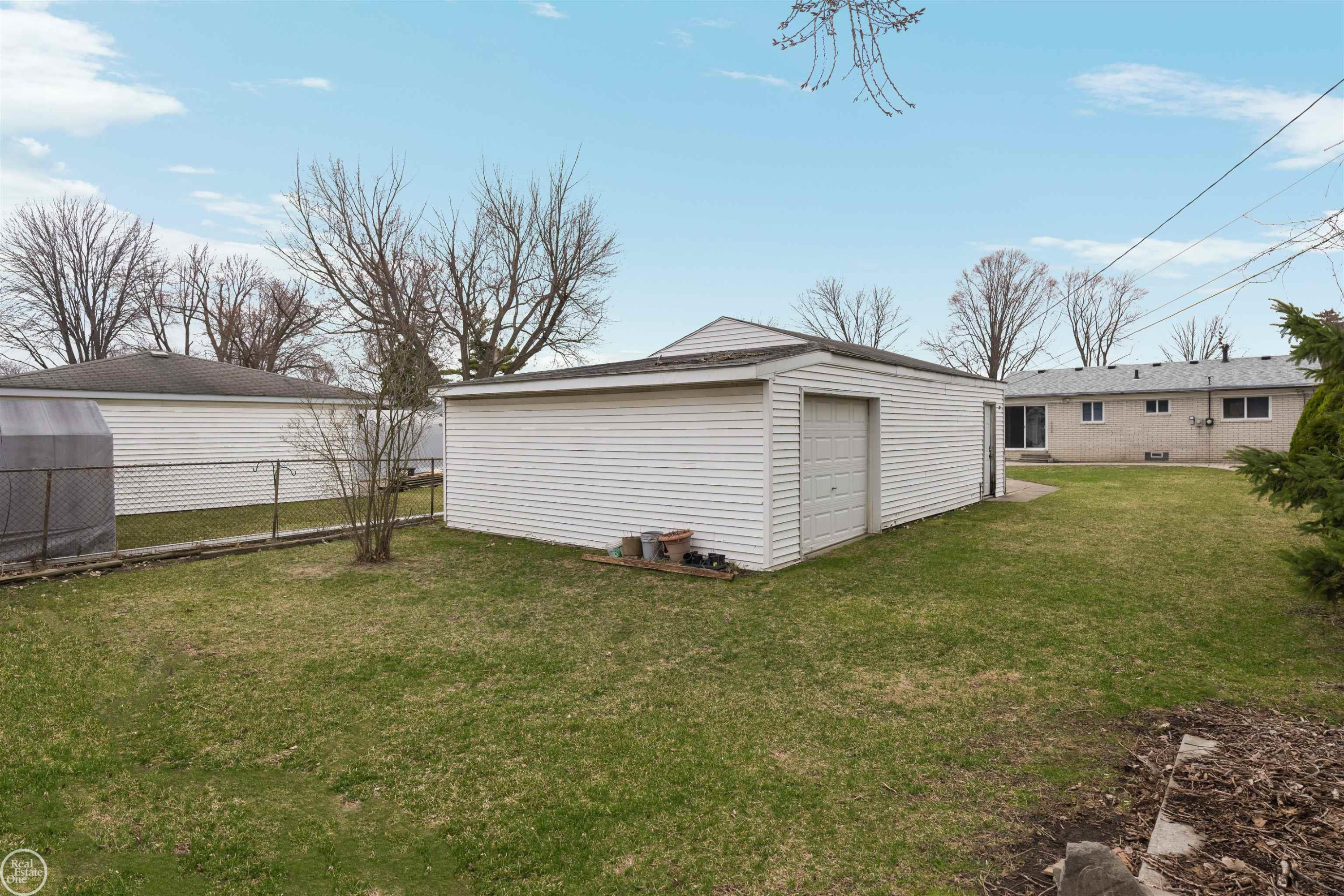 24320 Trombley Street, Clinton Twp, MI 48035 — Photo 44