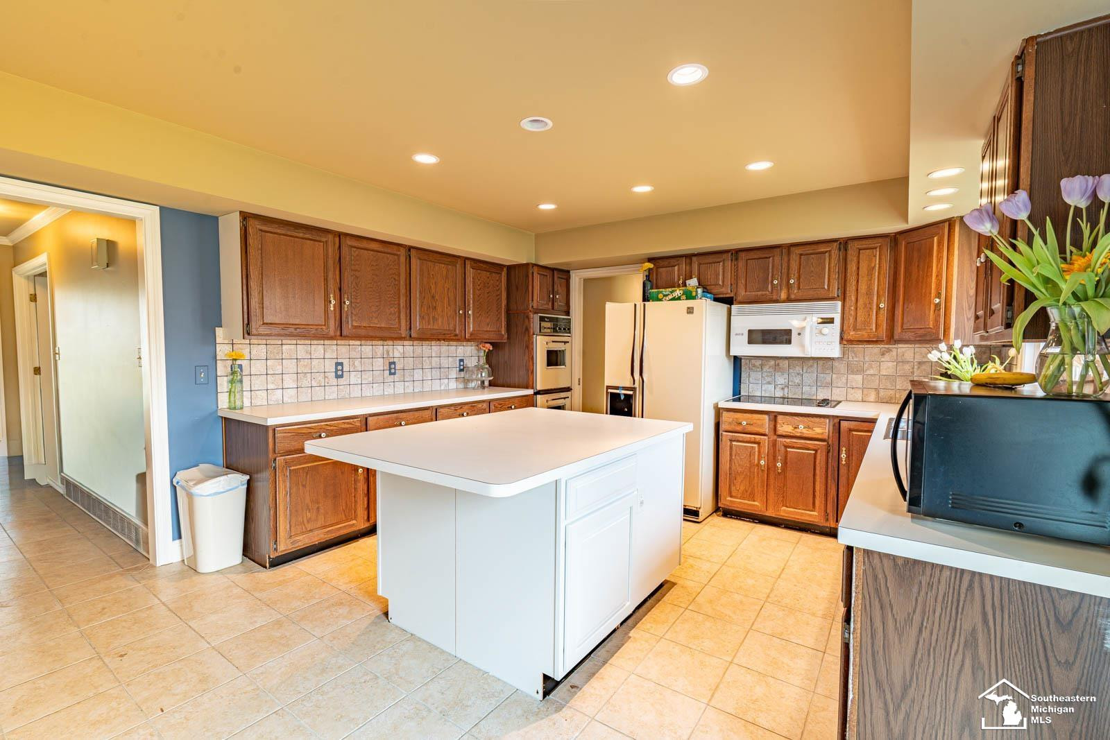 11763 Grafton Road, Carleton, MI 48117 — Photo 8
