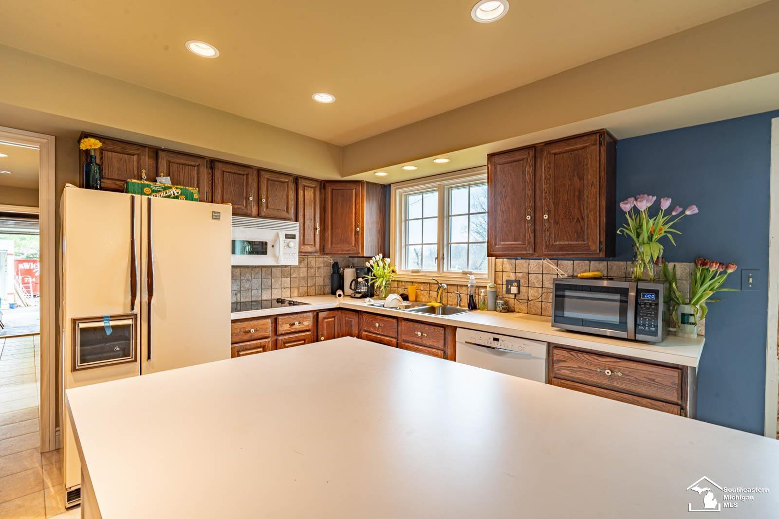 11763 Grafton Road, Carleton, MI 48117 — Photo 10