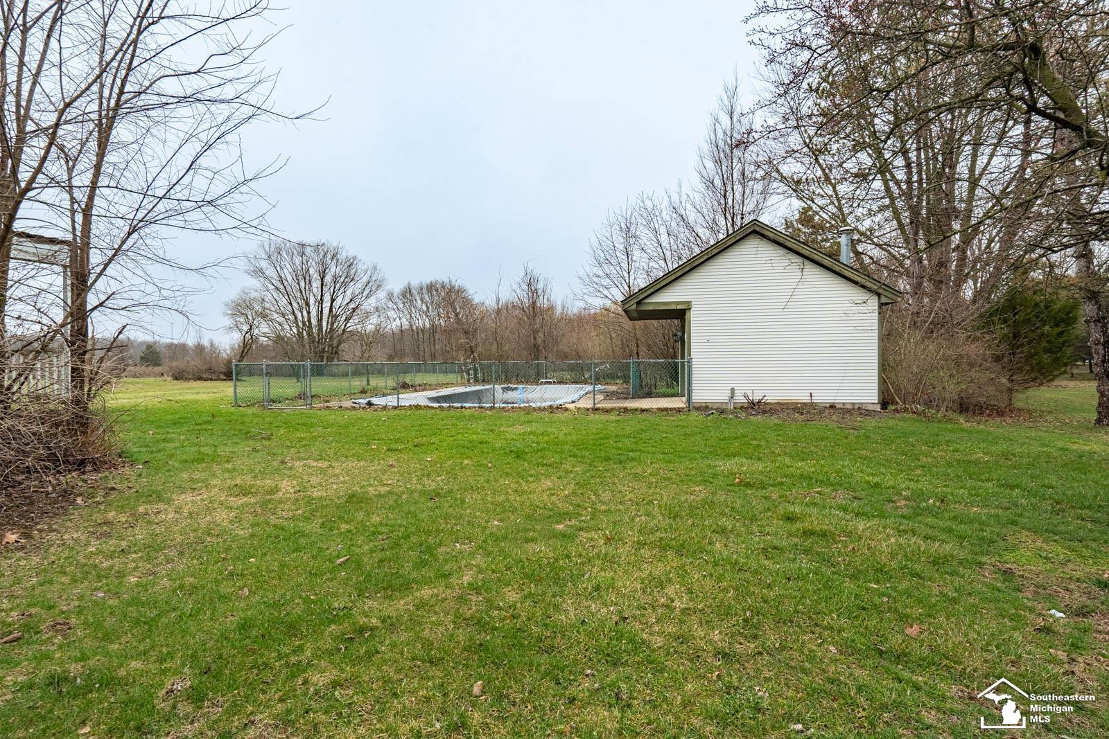 11763 Grafton Road, Carleton, MI 48117 — Photo 33