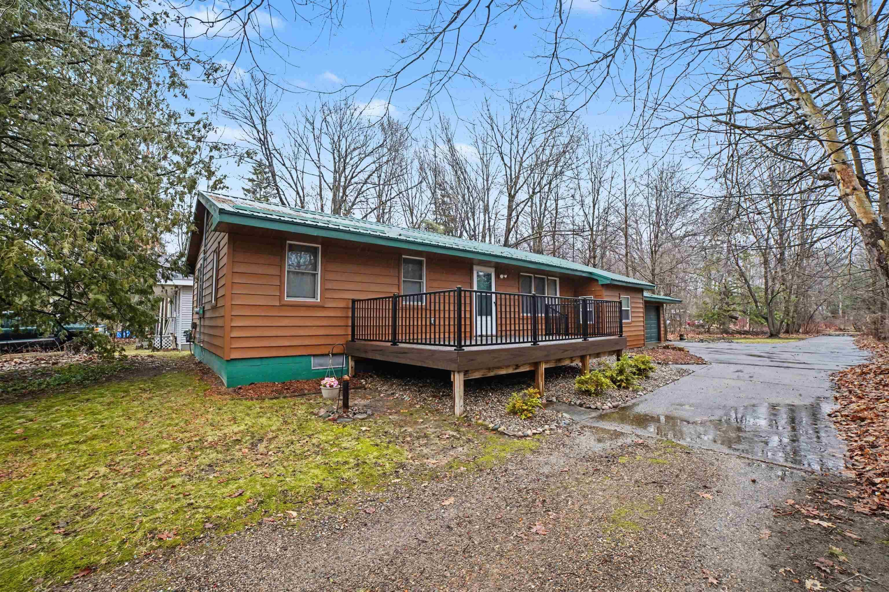 441 Hillcrest Drive, Lake, MI 48632 — Photo 2