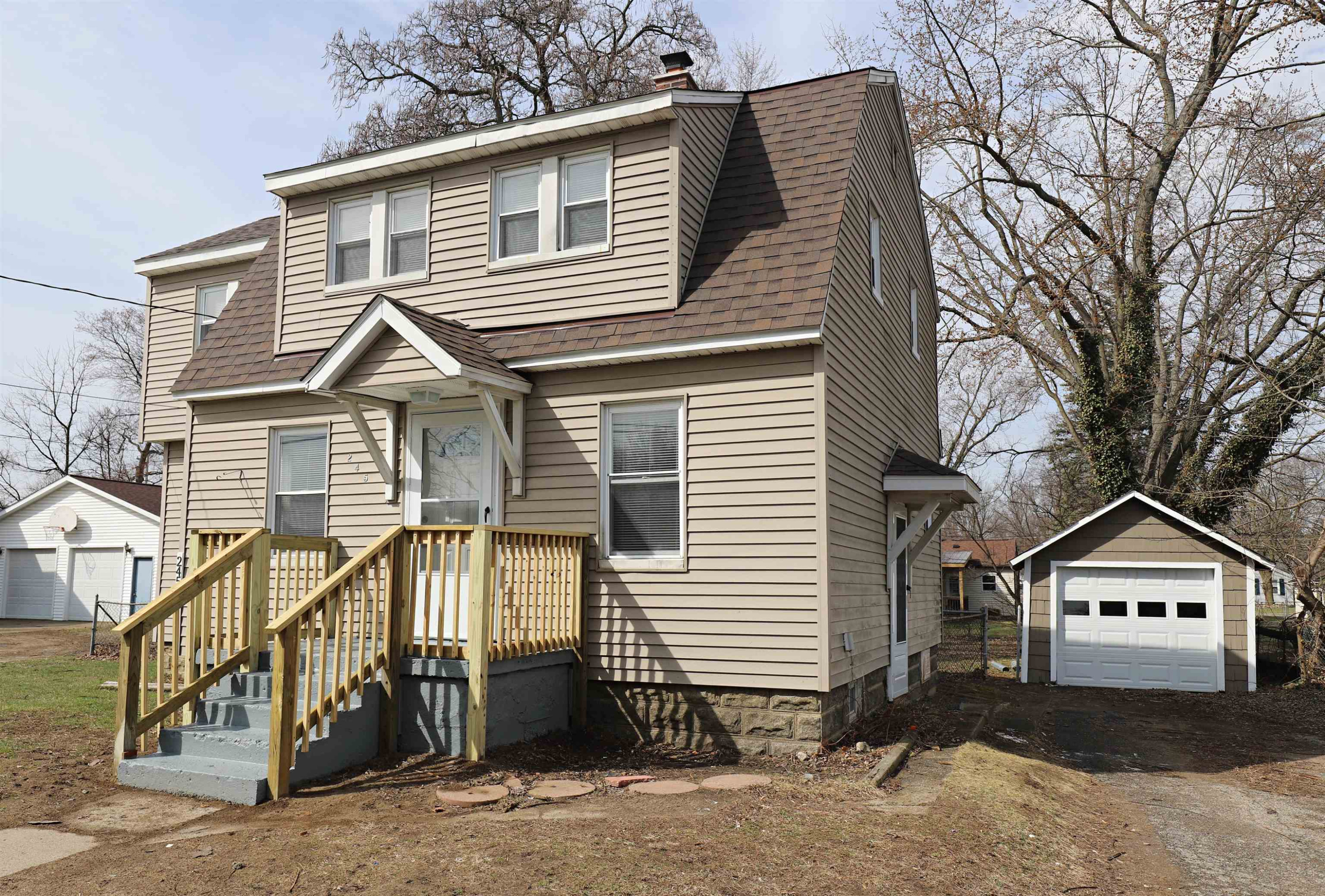 245 N Saginaw Street, Montrose, MI 48457 — front exterior