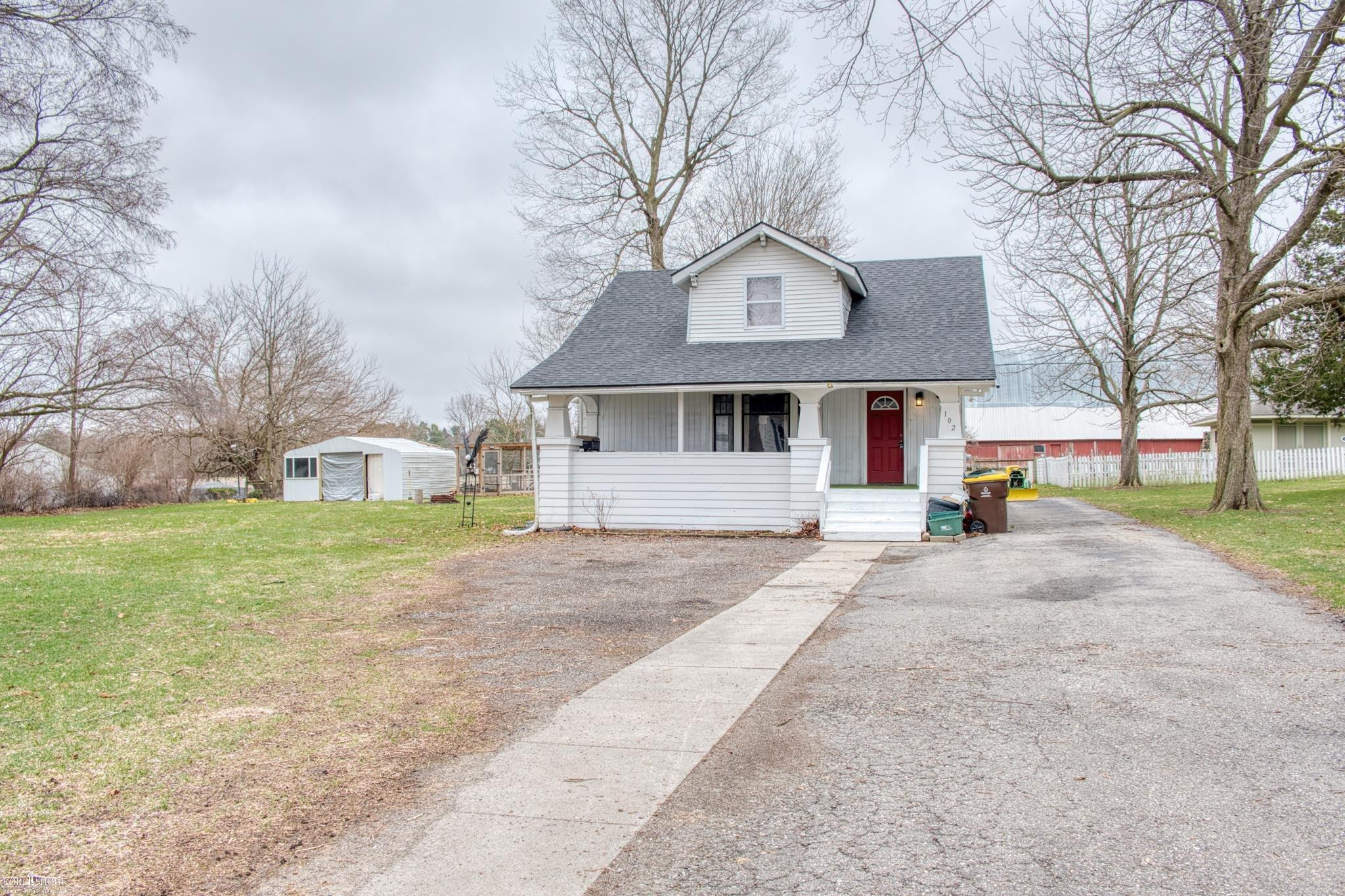102 E Maple Avenue, Bancroft, MI 48414 — front exterior