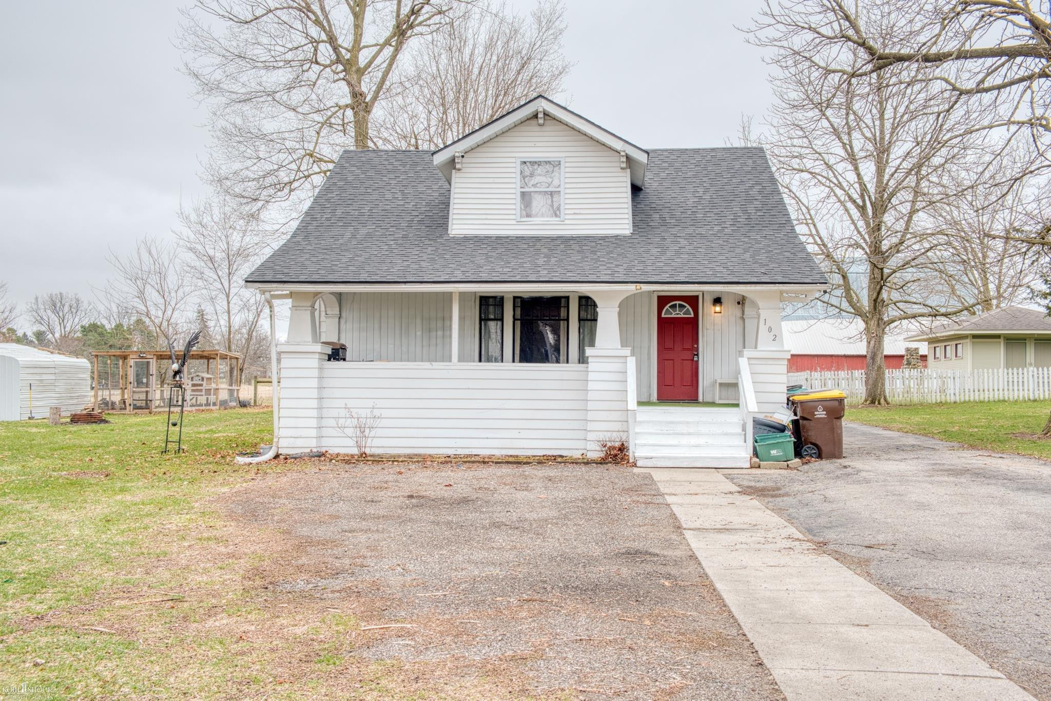 102 E Maple Avenue, Bancroft, MI 48414 — Photo 2