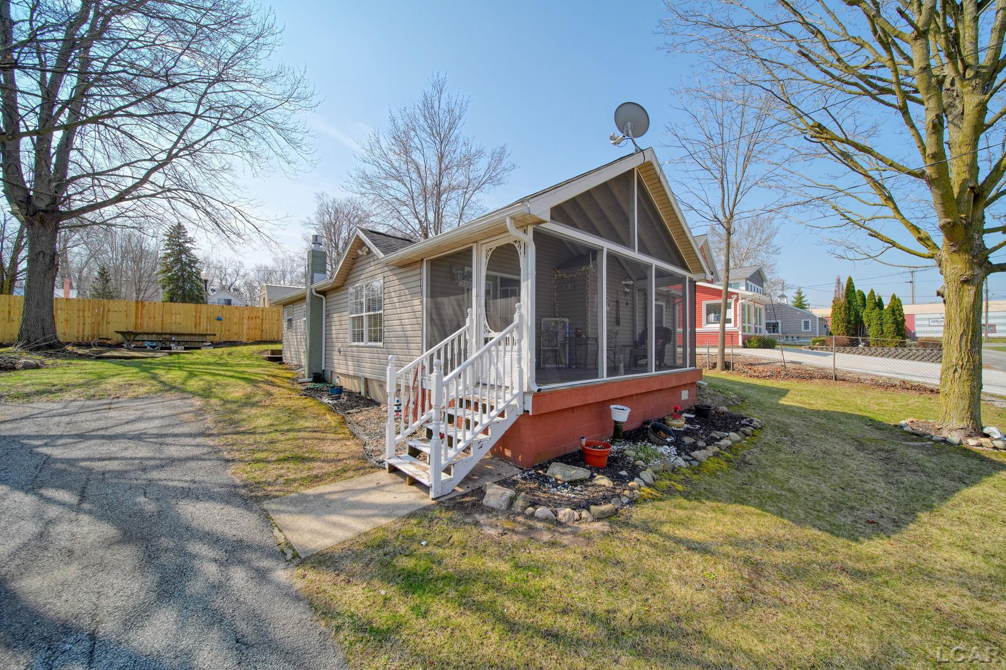 151 N Lakeview Boulevard, Manitou Beach, MI 49253 — Photo 2
