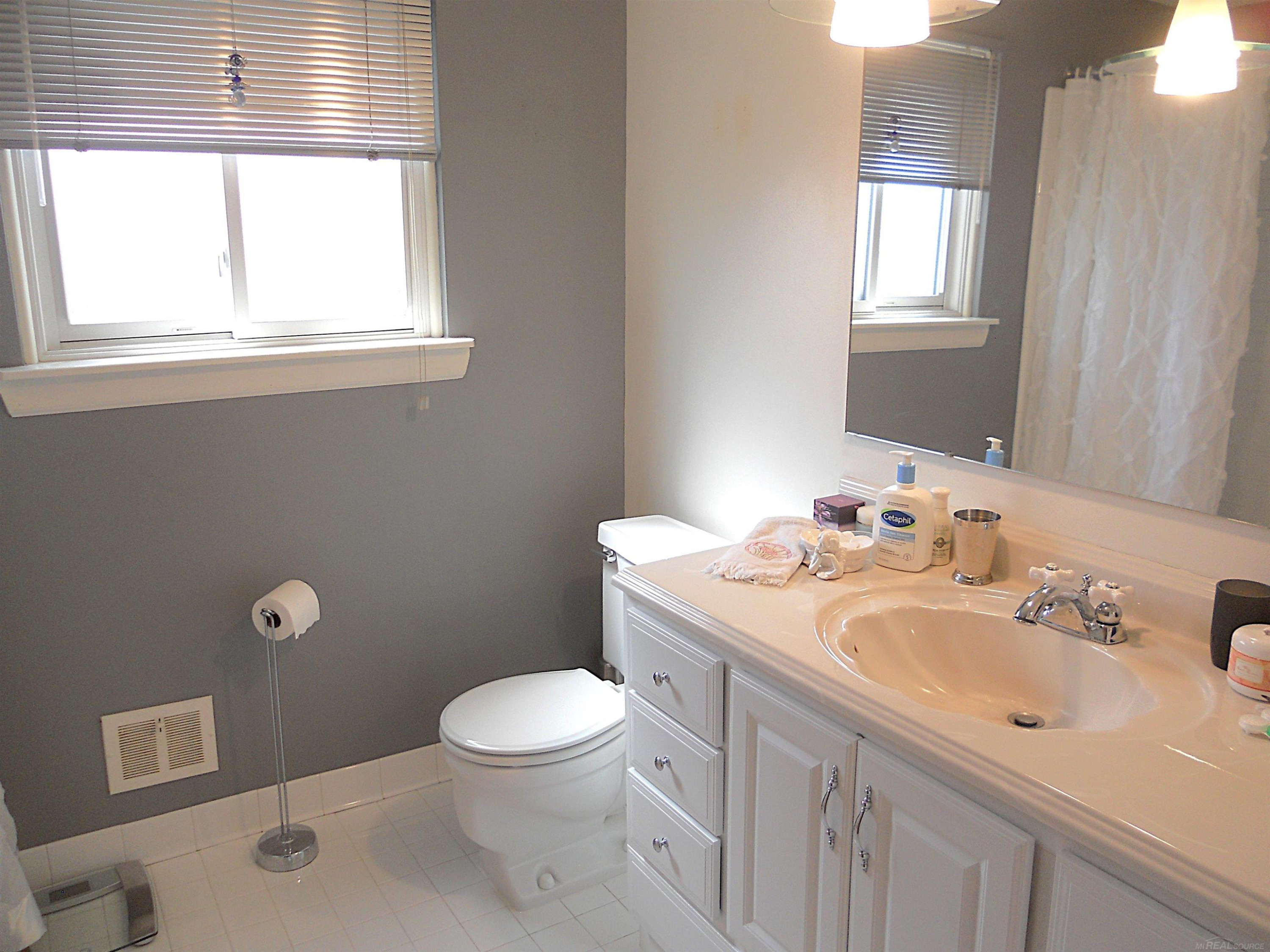 27561 CONCORD Avenue, Warren, MI 48093 — Photo 37
