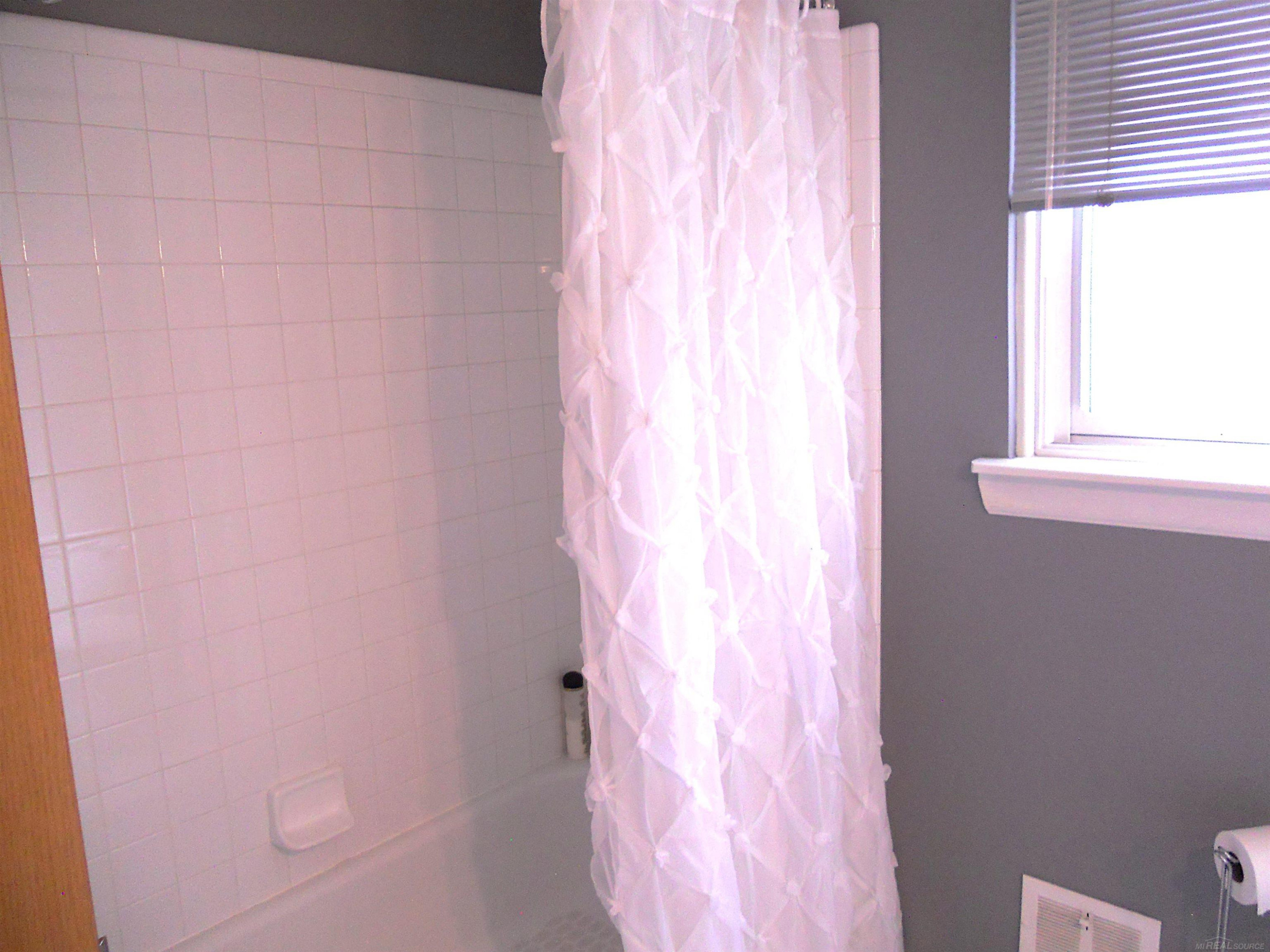 27561 CONCORD Avenue, Warren, MI 48093 — Photo 39