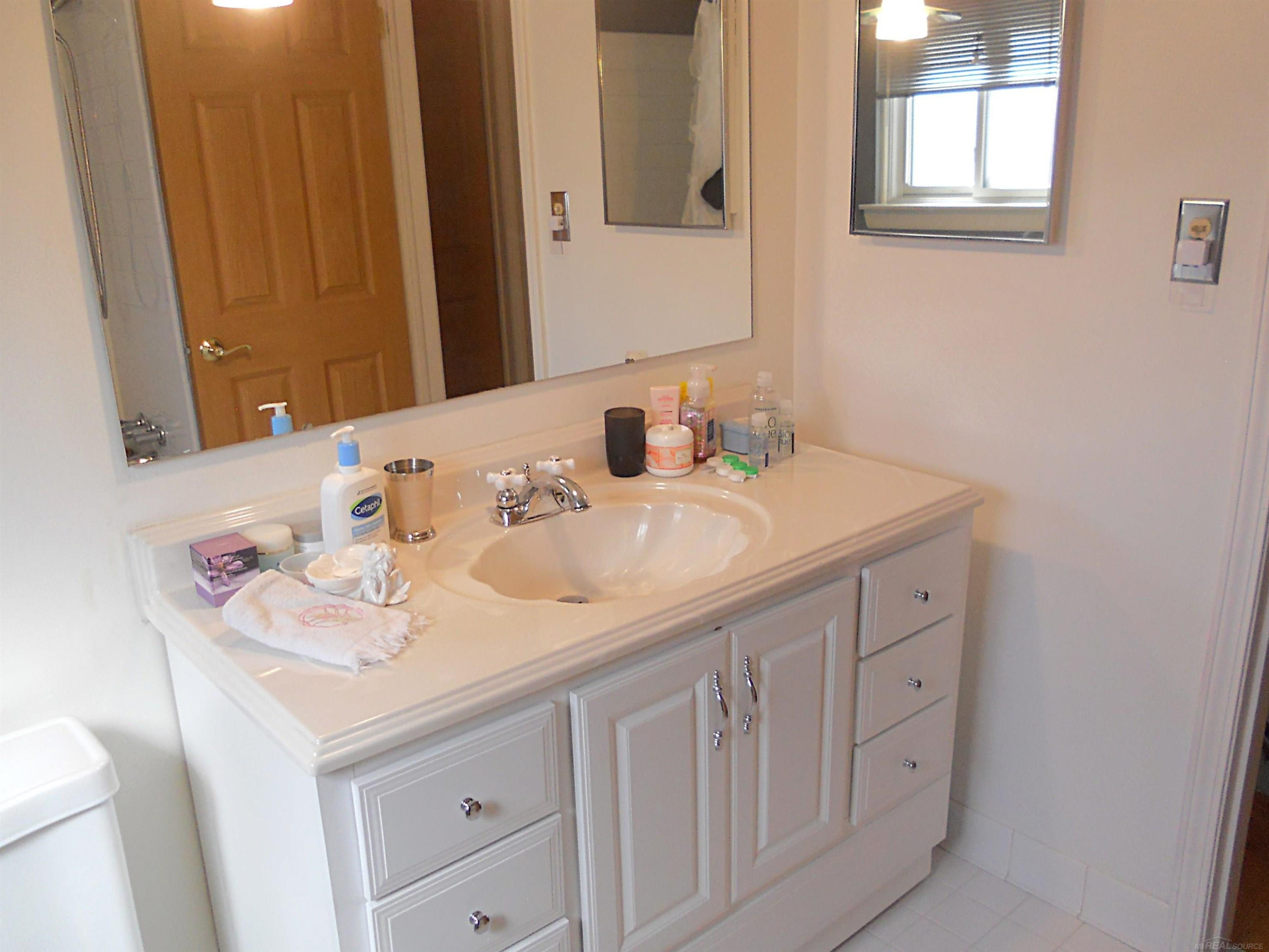 27561 CONCORD Avenue, Warren, MI 48093 — Photo 40