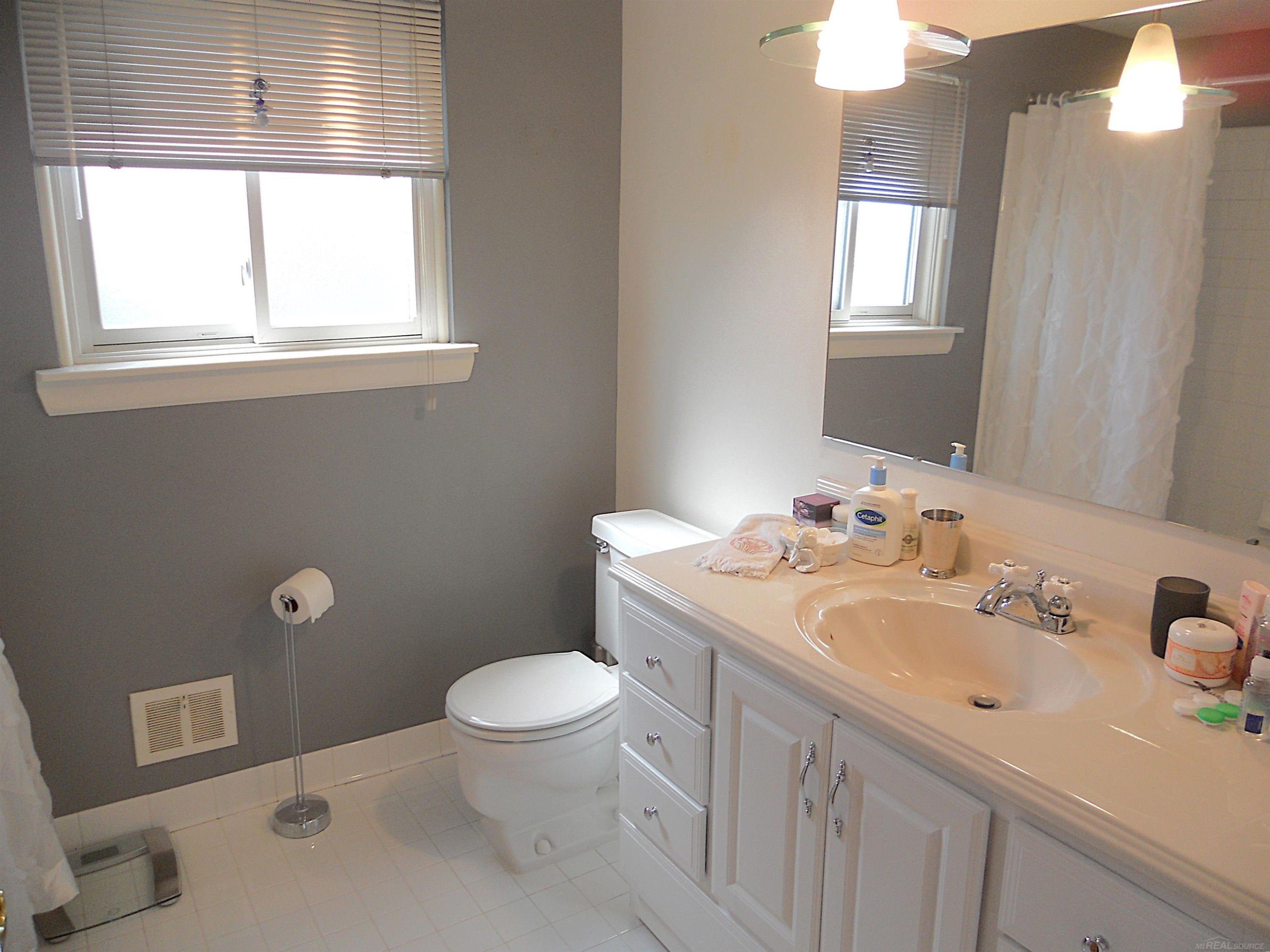 27561 CONCORD Avenue, Warren, MI 48093 — Photo 42