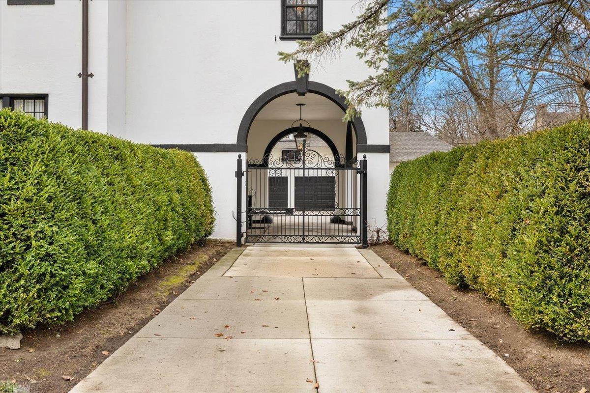 35 McKinley Place, Grosse Pointe Farms, MI 48236 — Photo 73