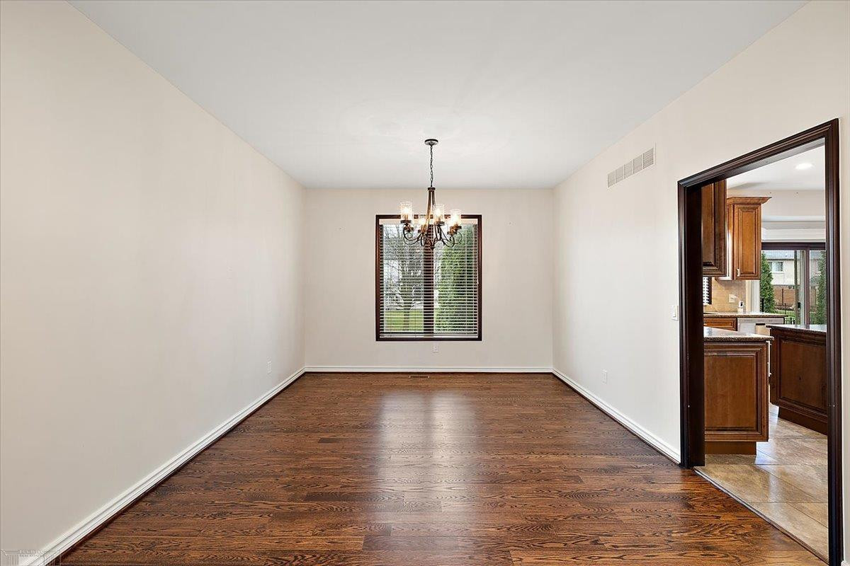 49312 Walnut Creek Drive, MI 48044 — Photo 12
