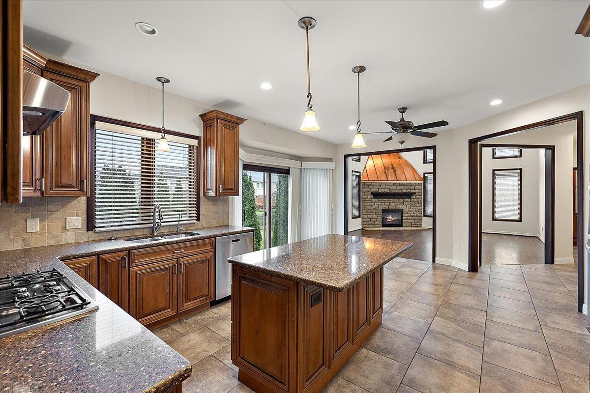 49312 Walnut Creek Drive, MI 48044 — Photo 14