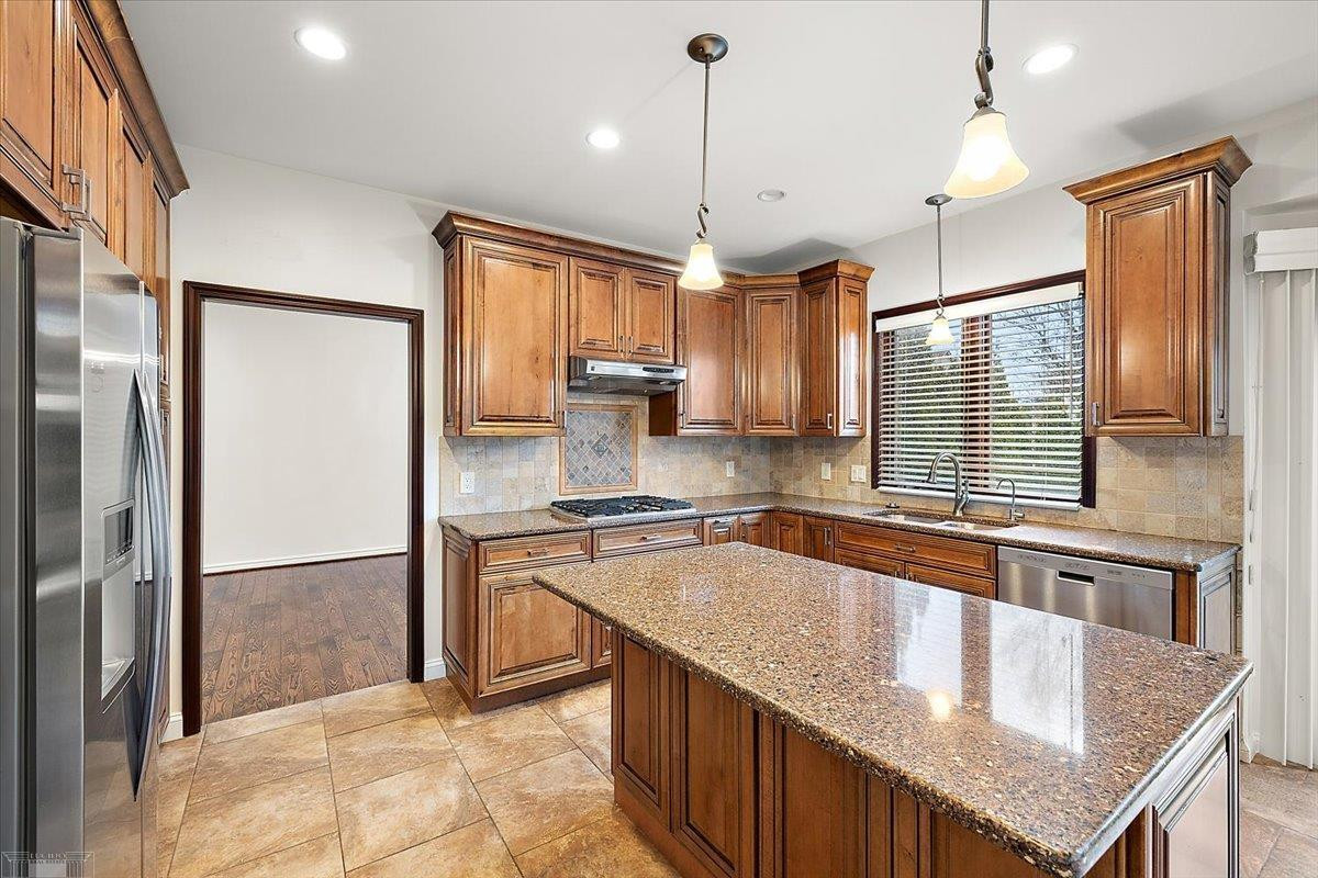 49312 Walnut Creek Drive, MI 48044 — Photo 16