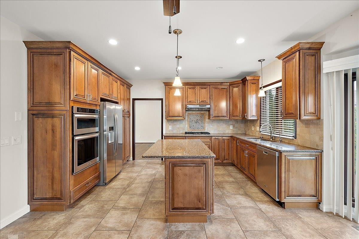 49312 Walnut Creek Drive, MI 48044 — Photo 17