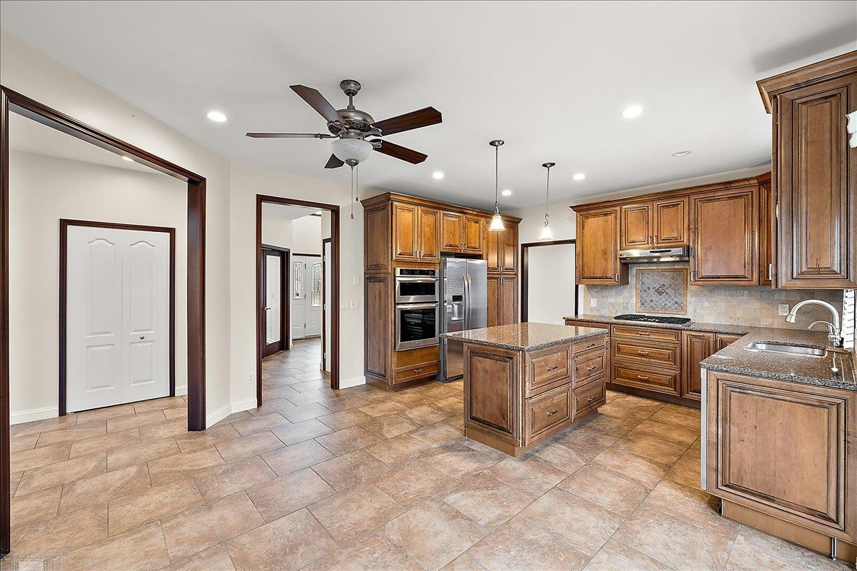 49312 Walnut Creek Drive, MI 48044 — Photo 20