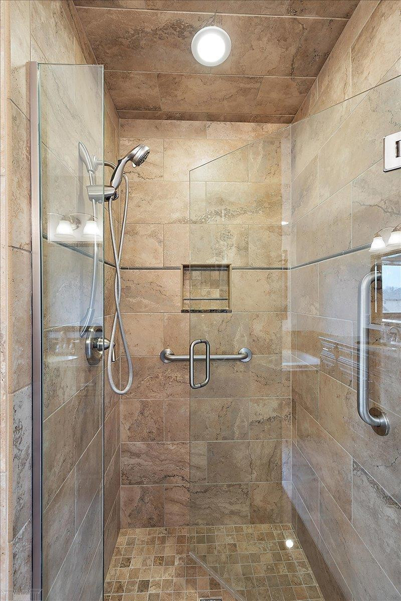 49312 Walnut Creek Drive, MI 48044 — Photo 37