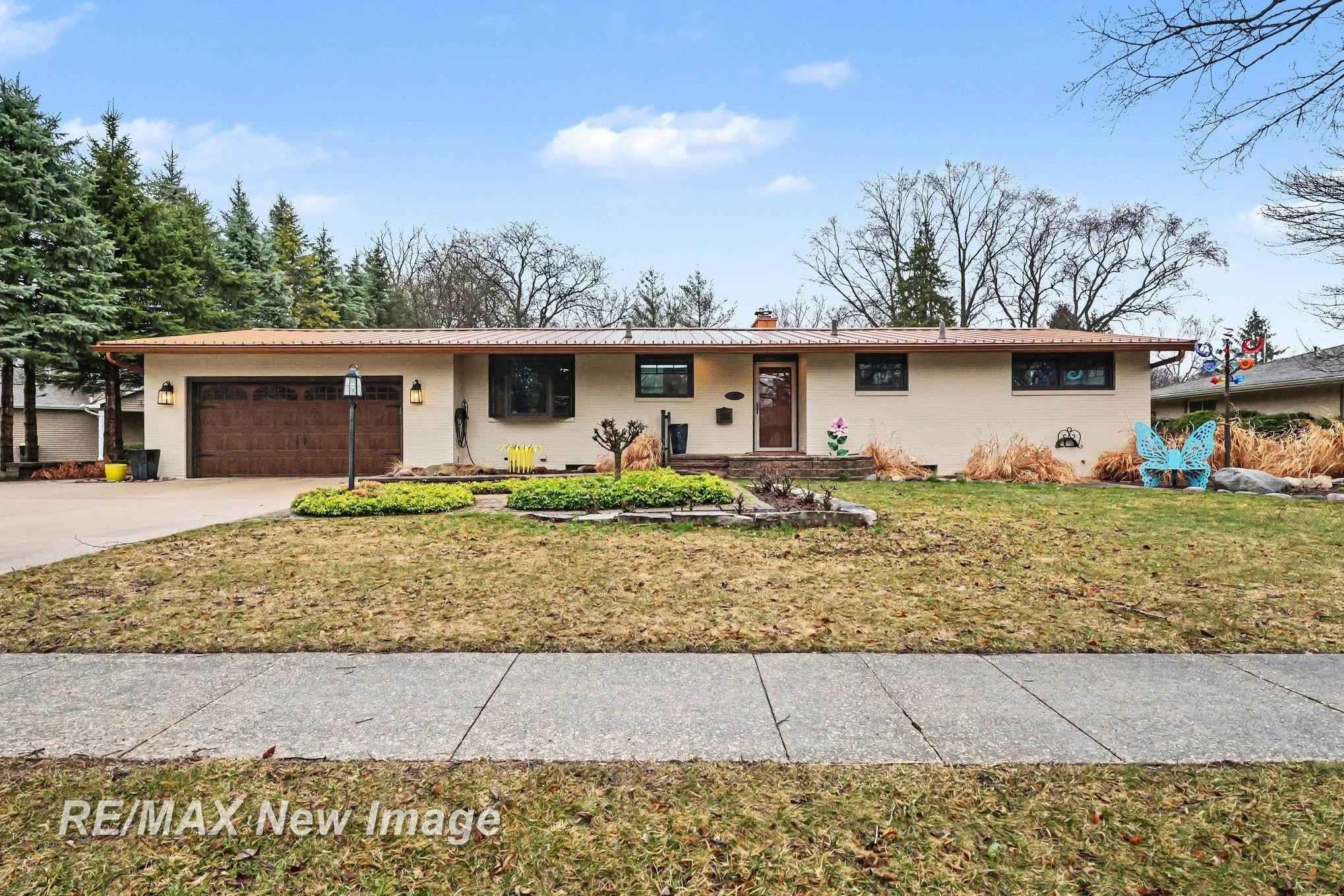 314 W Saint Andrews Road, Midland, MI 48640 — front exterior