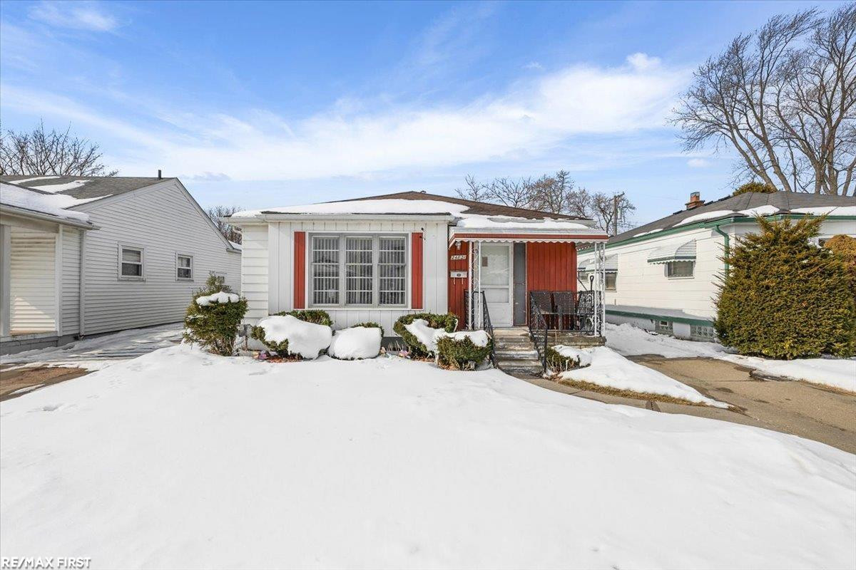 24821 Lambrecht Avenue, Eastpointe, MI 48021 — Photo 2