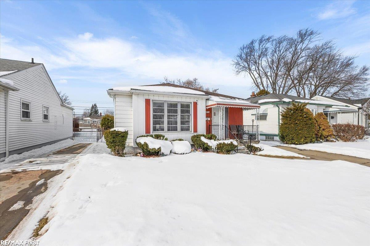 24821 Lambrecht Avenue, Eastpointe, MI 48021 — Photo 3