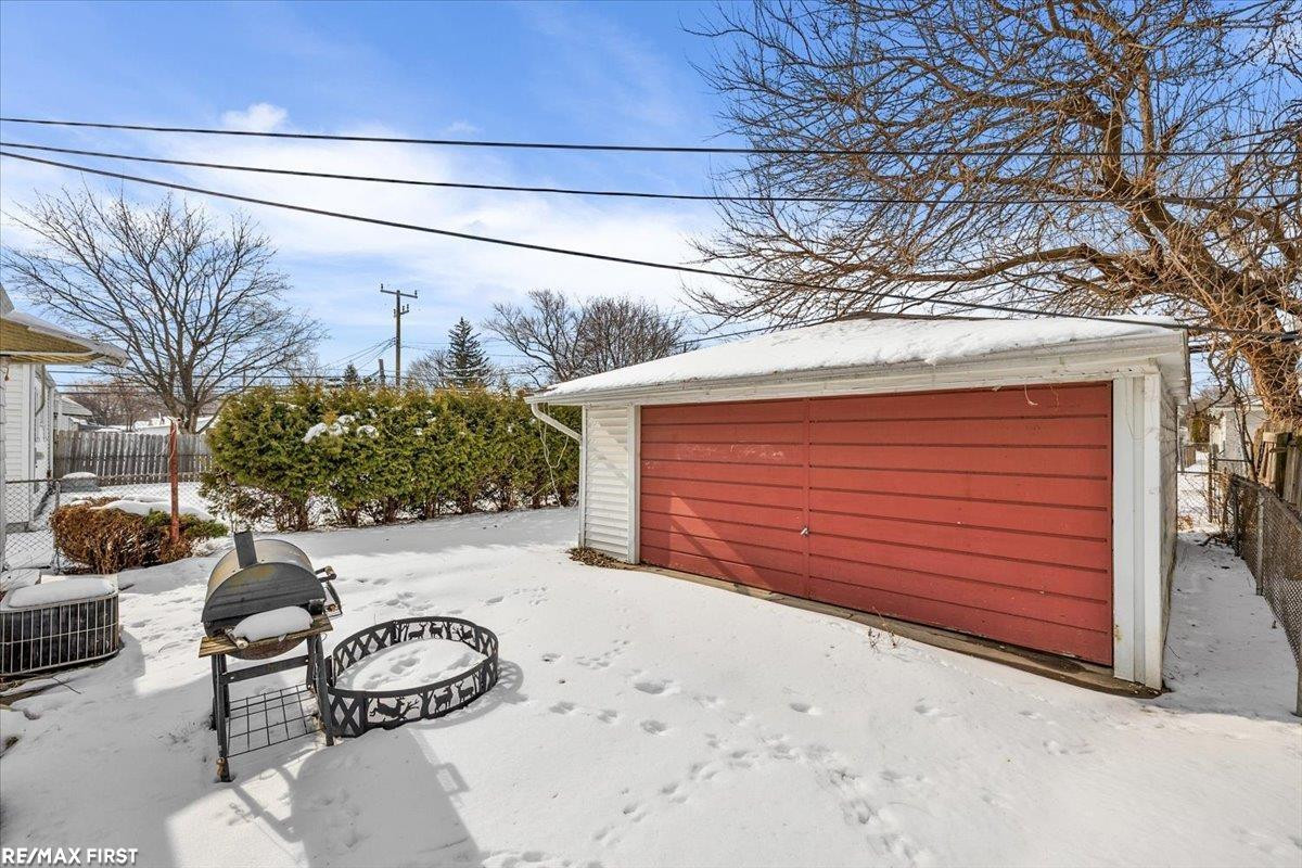 24821 Lambrecht Avenue, Eastpointe, MI 48021 — Photo 6