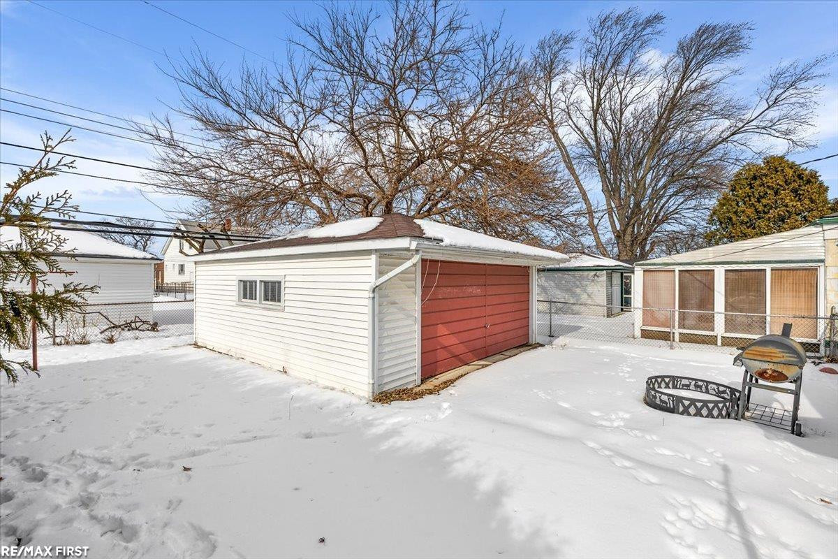 24821 Lambrecht Avenue, Eastpointe, MI 48021 — Photo 9