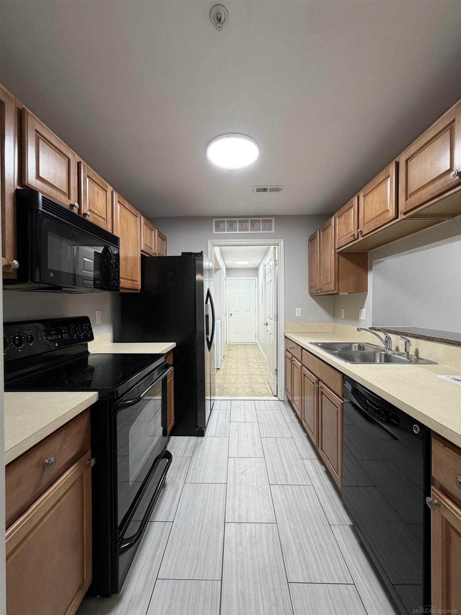 52149 Naugatuck Drive, MI 48042 — Photo 10