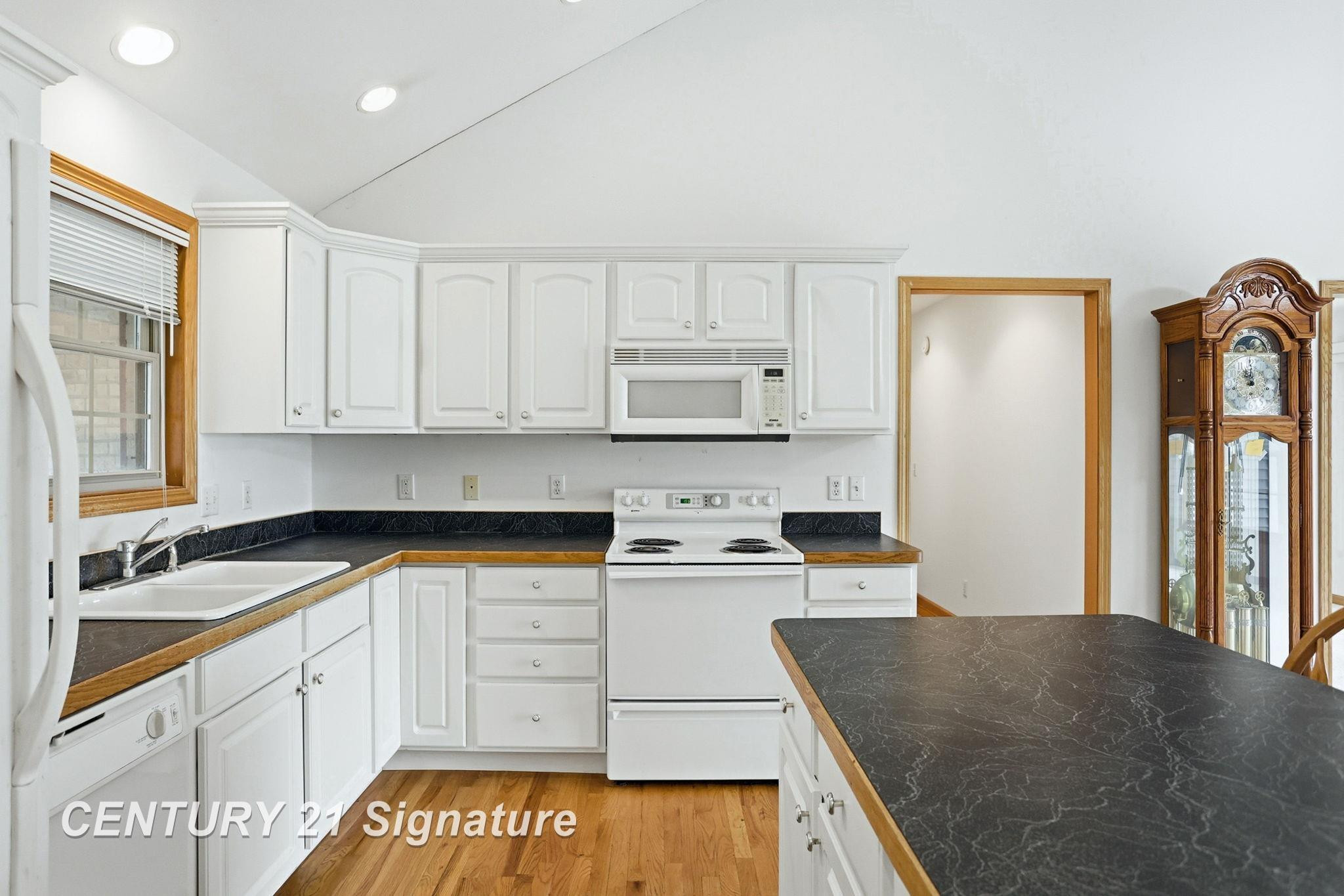 1215 Kennely Road, Saginaw, MI 48609 — Photo 10