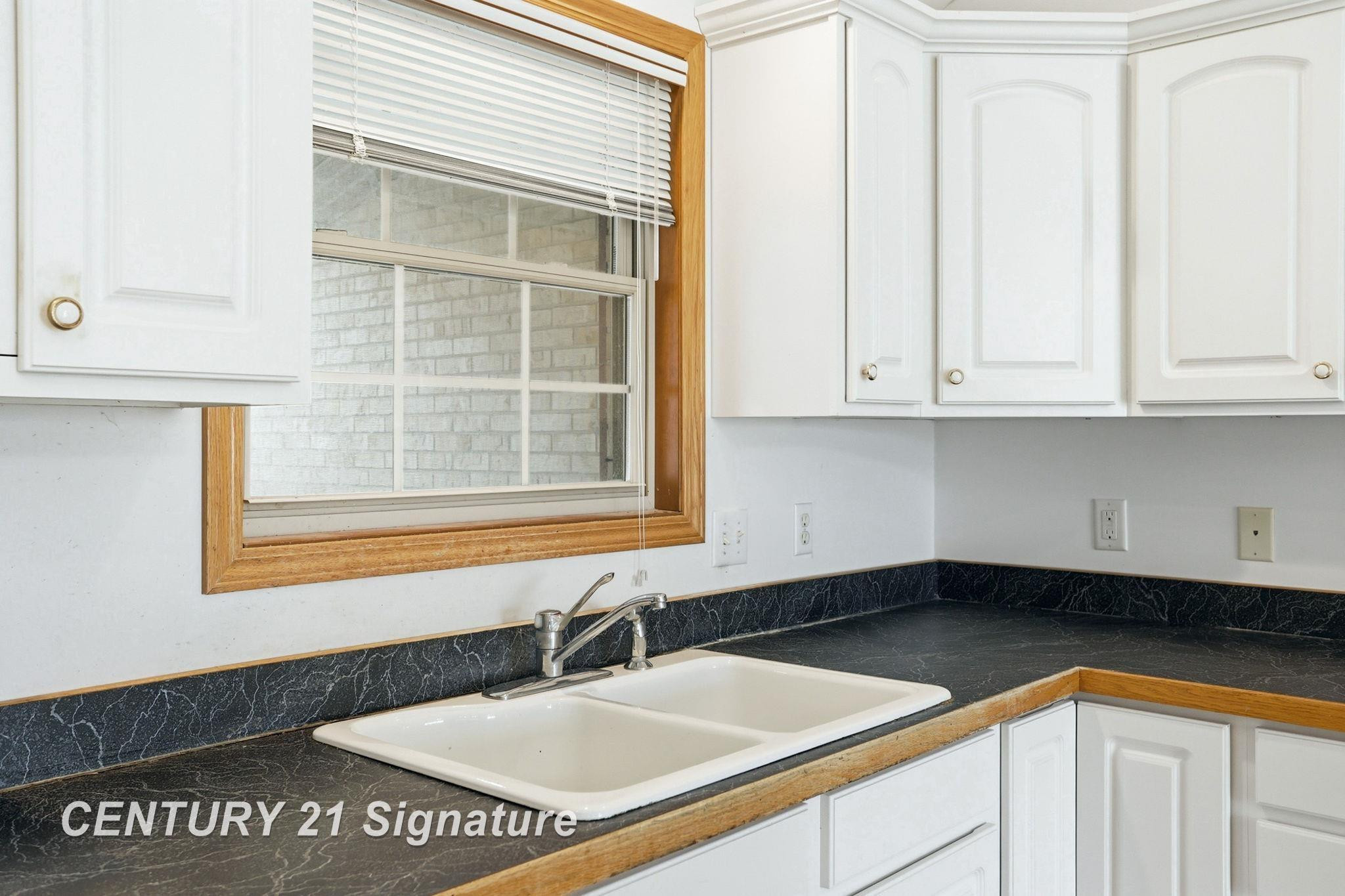 1215 Kennely Road, Saginaw, MI 48609 — Photo 11
