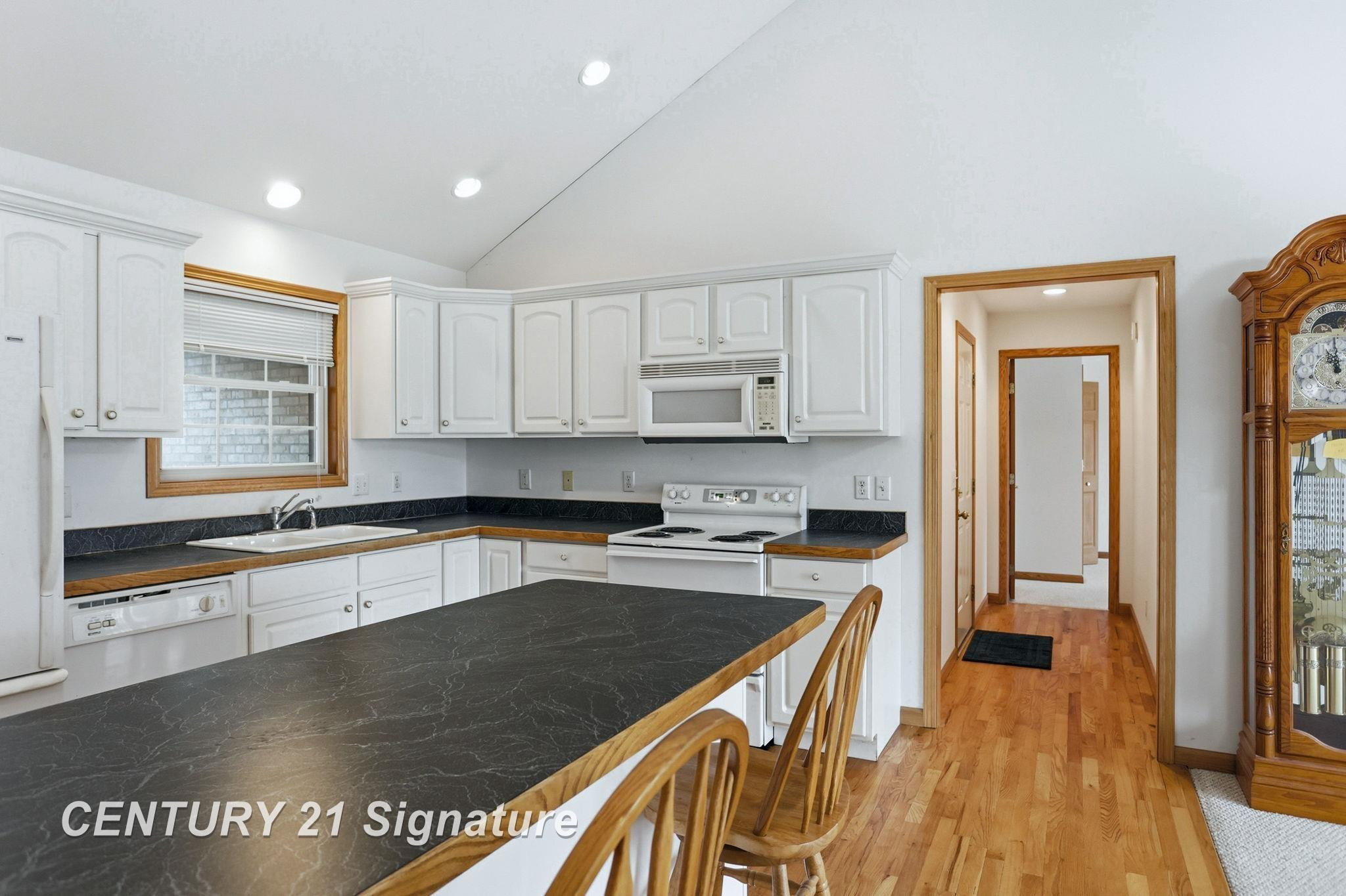 1215 Kennely Road, Saginaw, MI 48609 — Photo 14