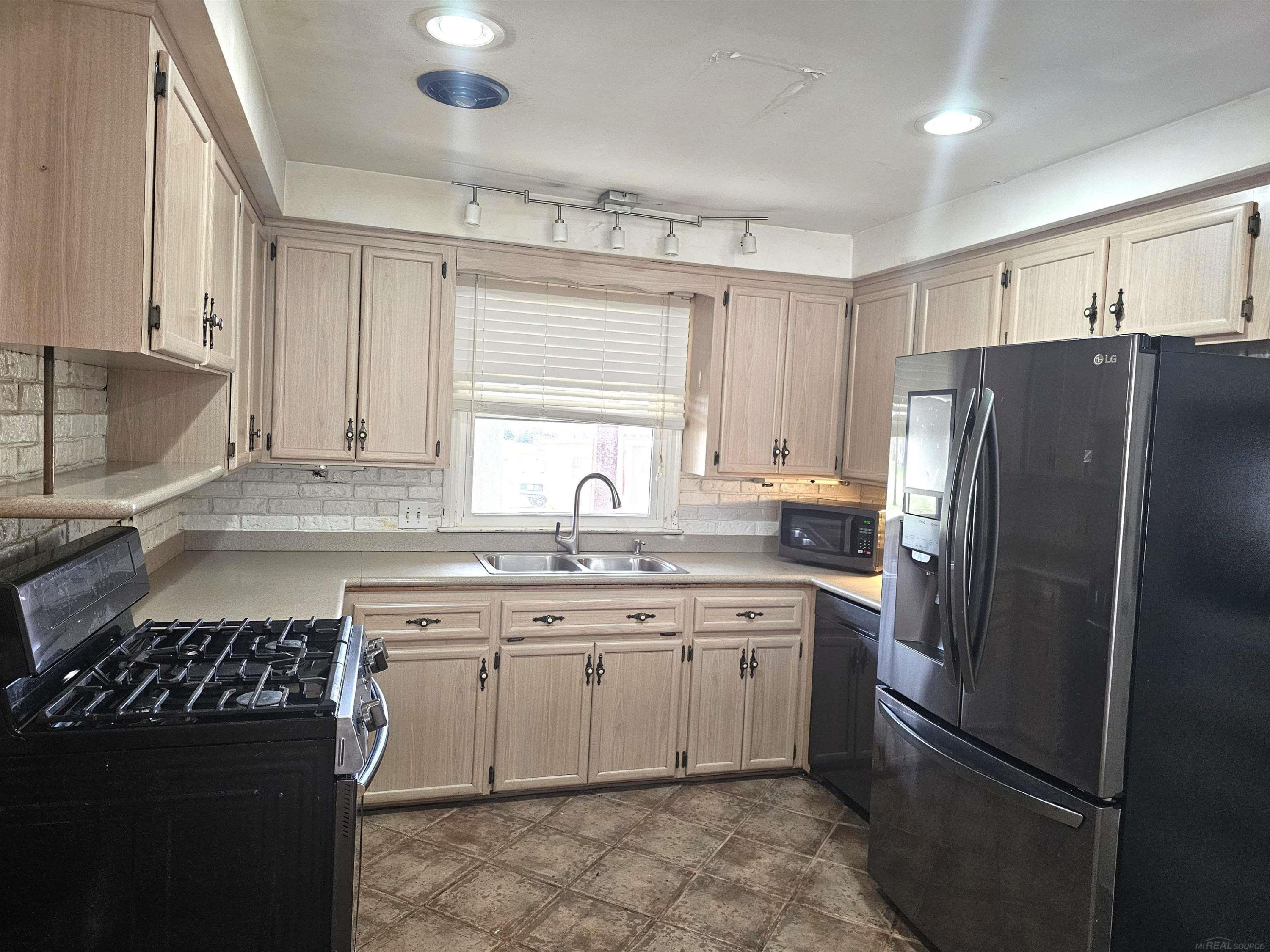 24602 Graham Road, Redford, MI 48239 — Photo 12