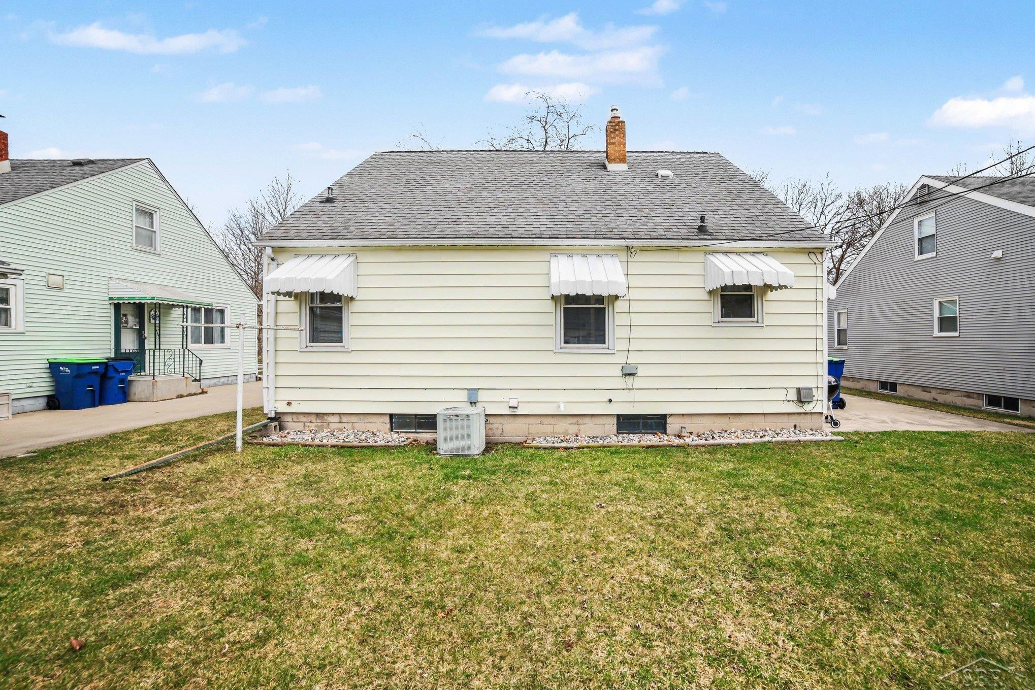 704 Marsac Street, Bay City, MI 48708 — Photo 17