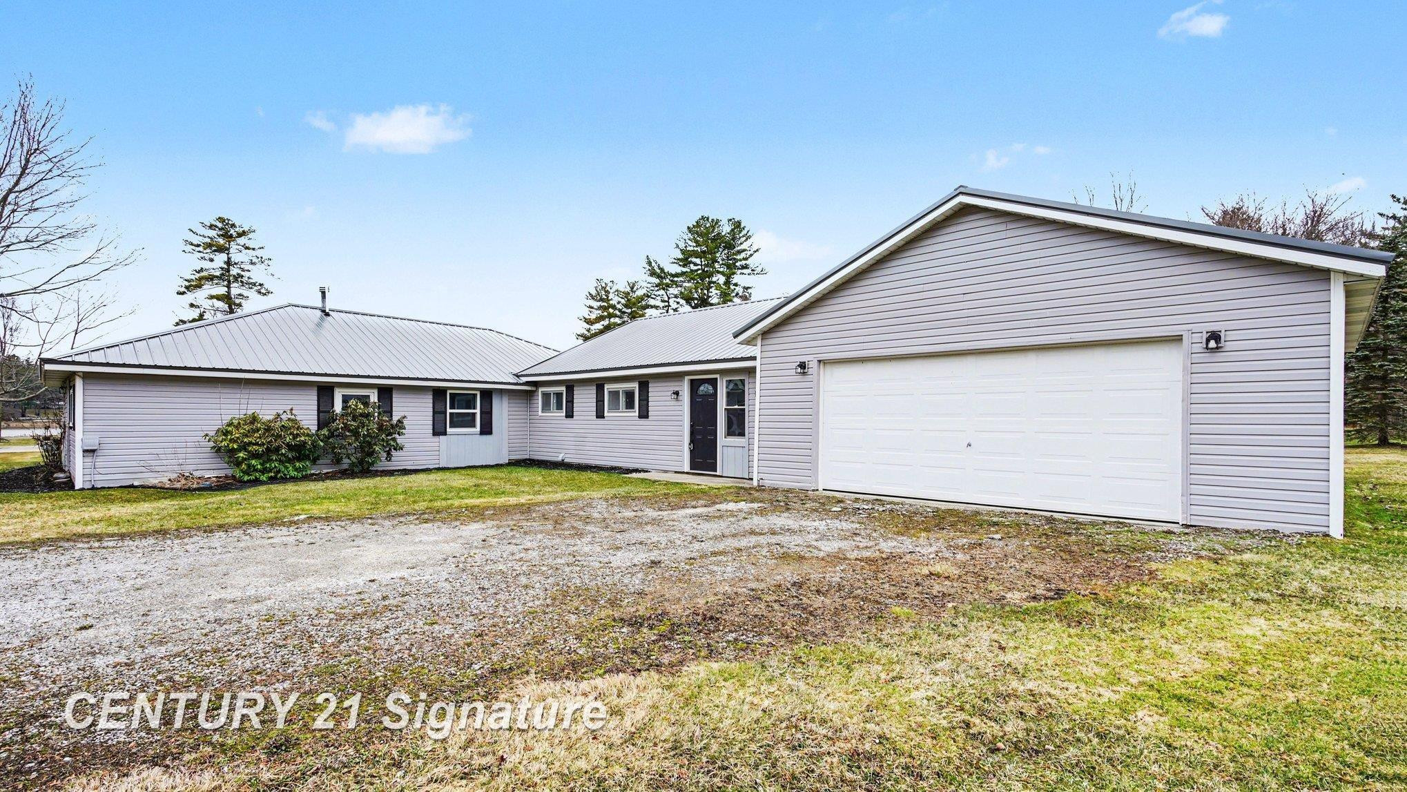 474 W Taylor Drive, Sanford, MI 48657 — Photo 2