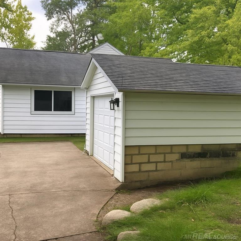 513 E Saint Clair Street, Almont, MI 48003 — Photo 3